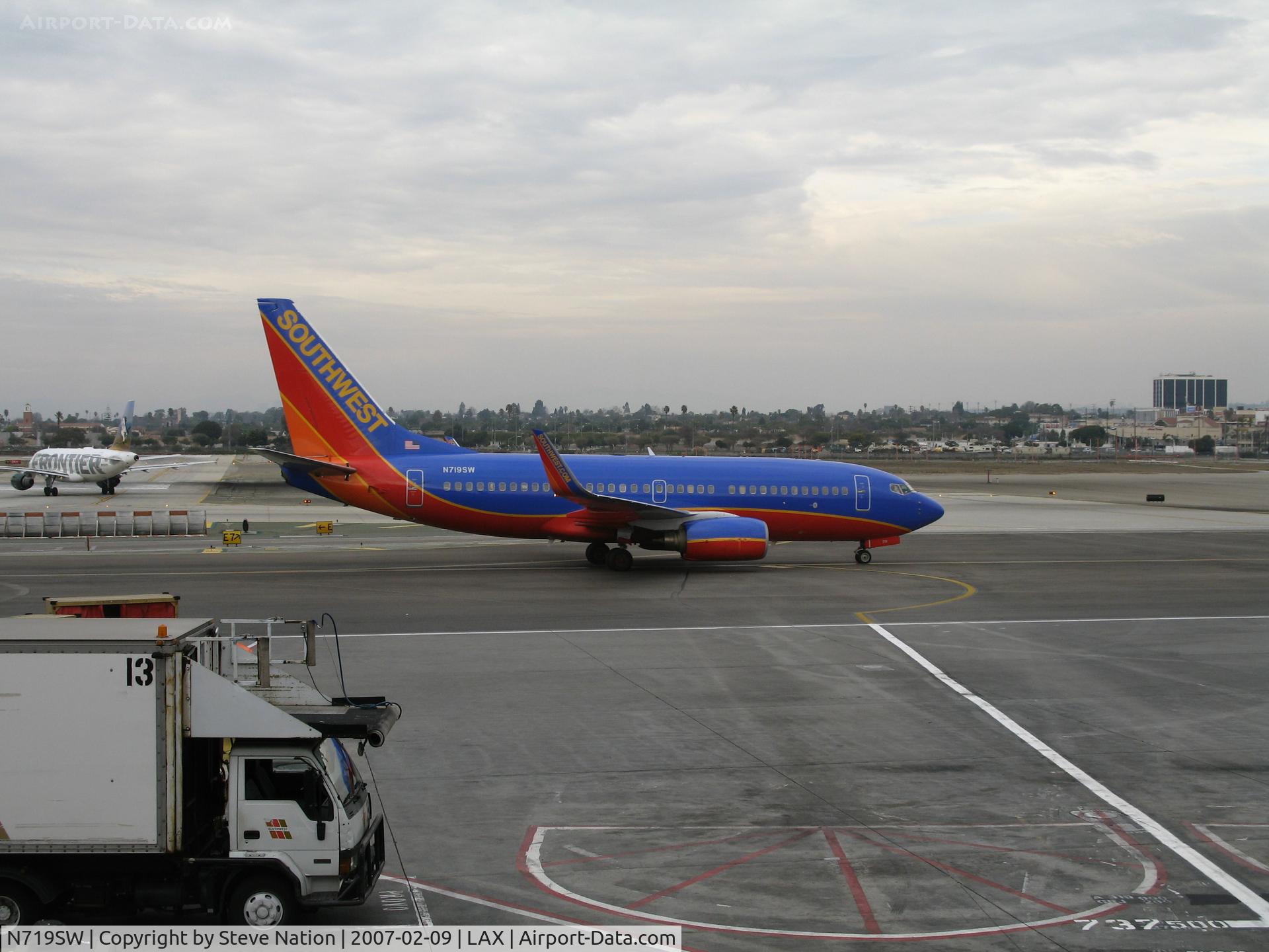 N719SW, 1998 Boeing 737-7H4 C/N 27853, Southwest 737-7H4 in new colors taxying  @ LAX
