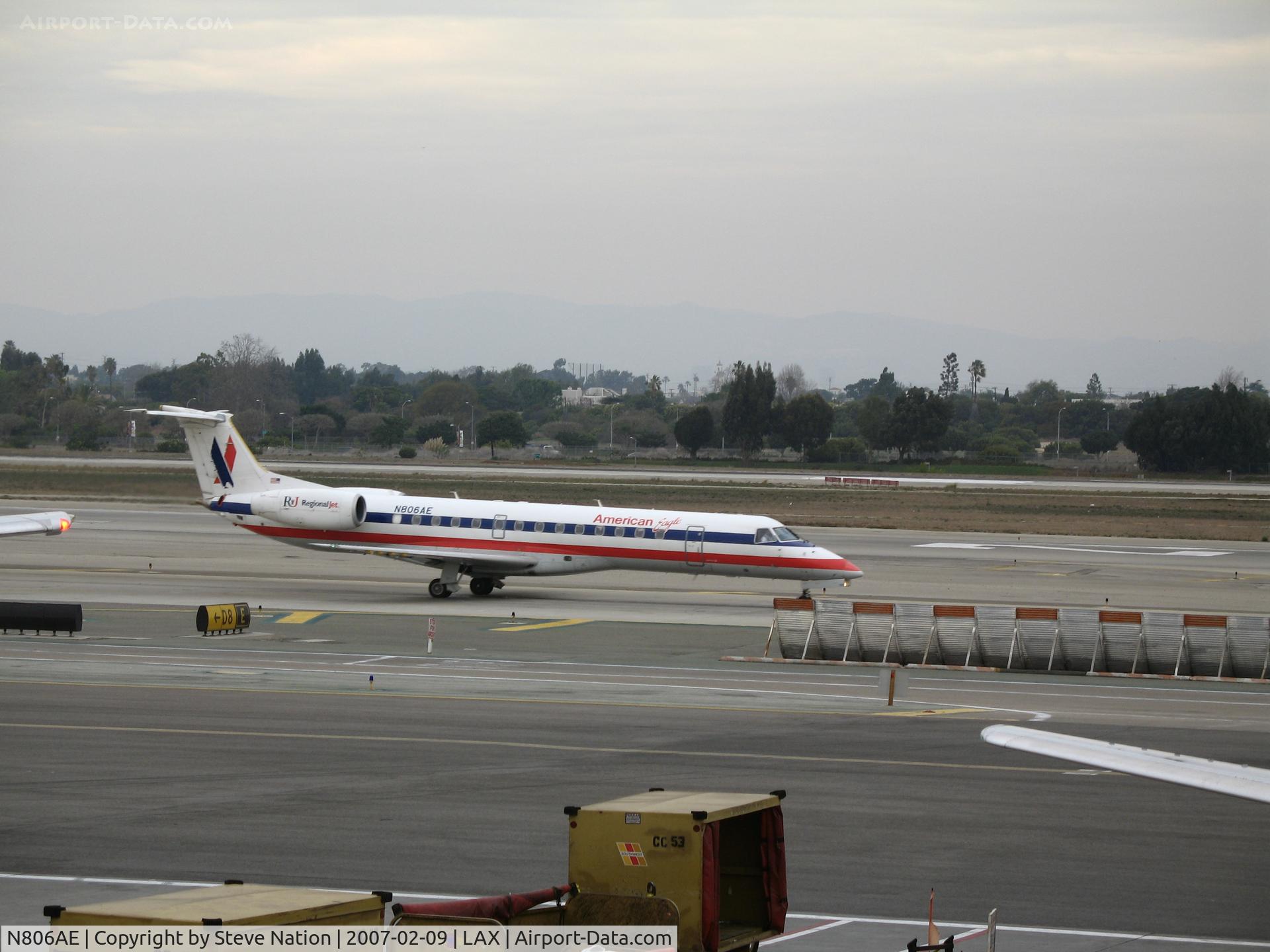 N806AE, 2001 Embraer ERJ-140LR (EMB-135KL) C/N 145503, American Eagle EMB-135KL taxying @ LAX