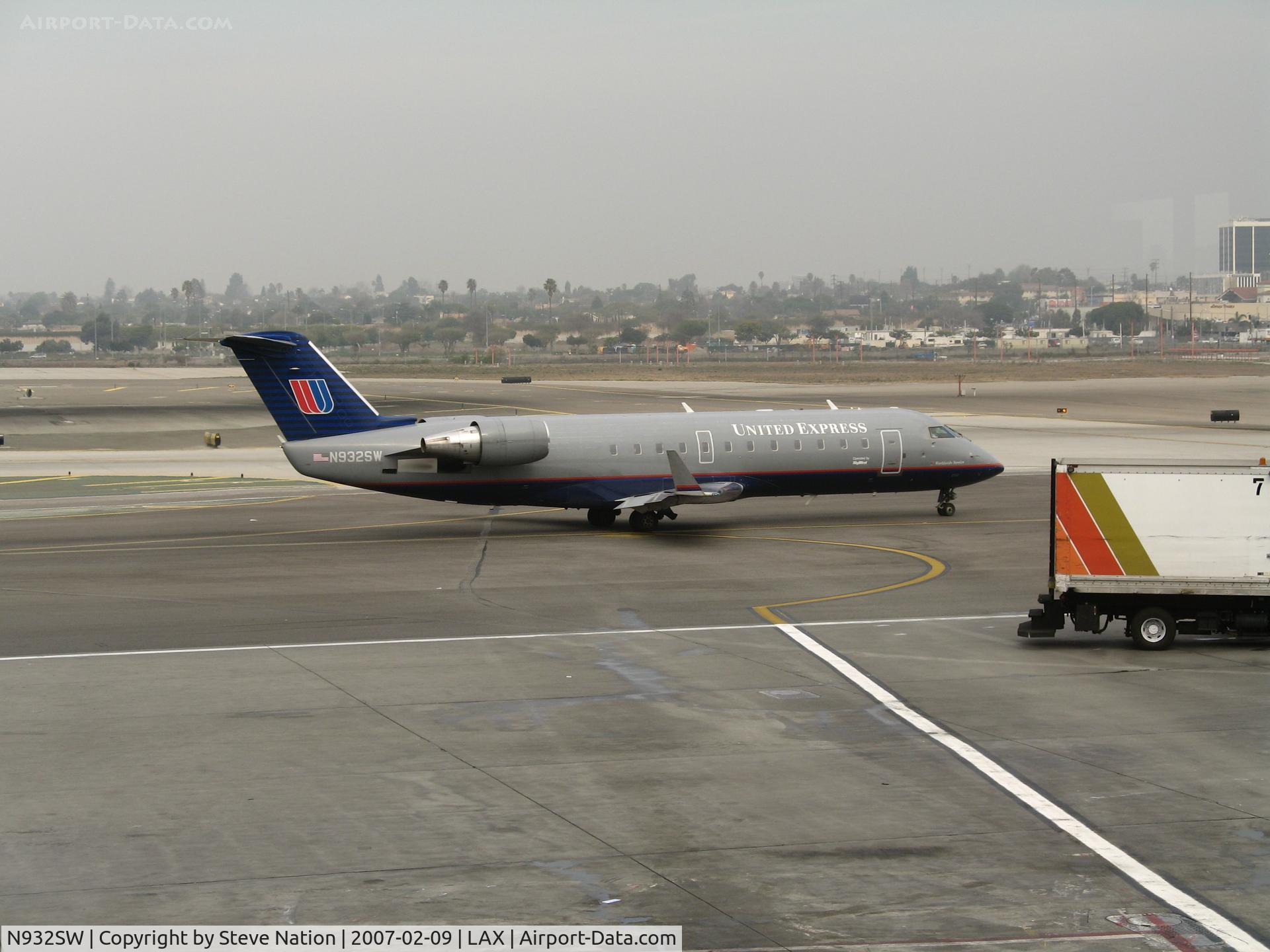 N932SW, 2002 Bombardier CRJ-200LR (CL-600-2B19) C/N 7714, United Express CL-600-2B19 taxying @ LAX