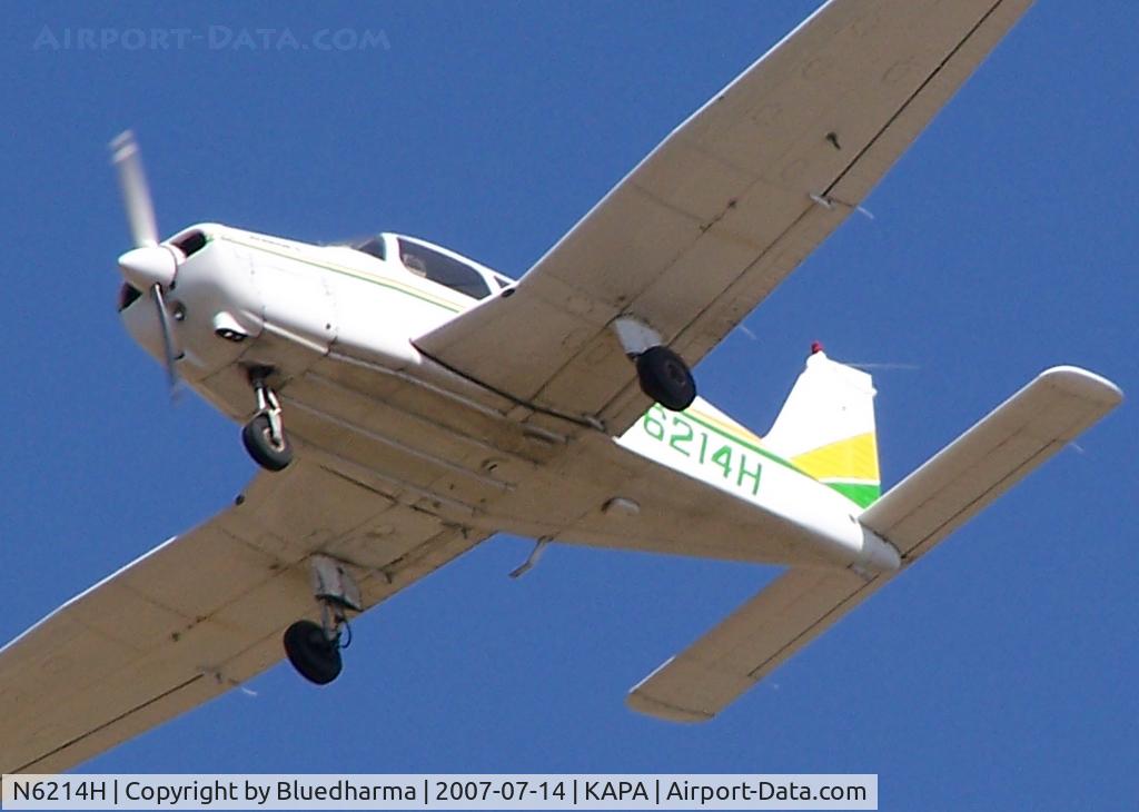 N6214H, 1977 Piper PA-28-161 C/N 28-7816236, On approach to 17R (touch & go)