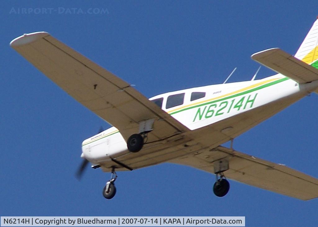 N6214H, 1977 Piper PA-28-161 C/N 28-7816236, On approach to 17R (touch & go)