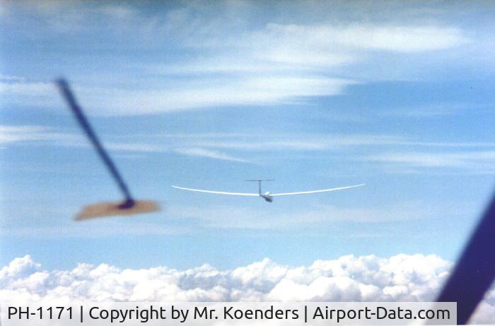 PH-1171, Schempp-Hirth Duo Discus C/N 219, in the wave in Tsjech naer Librech