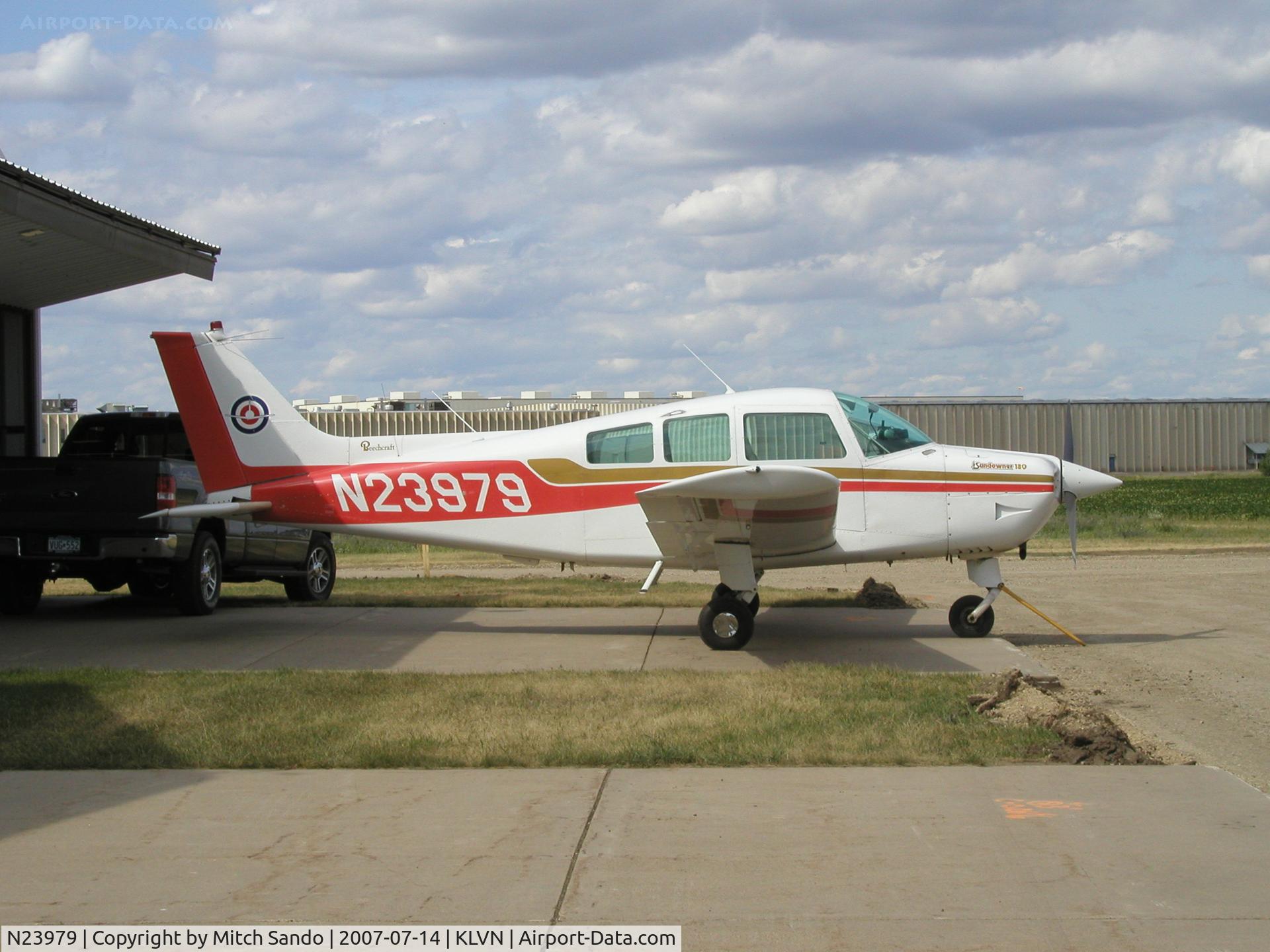 N23979, 1977 Beech C23 Sundowner 180 C/N M-1908, Sundowner parked outside it's hangar at Airlake.