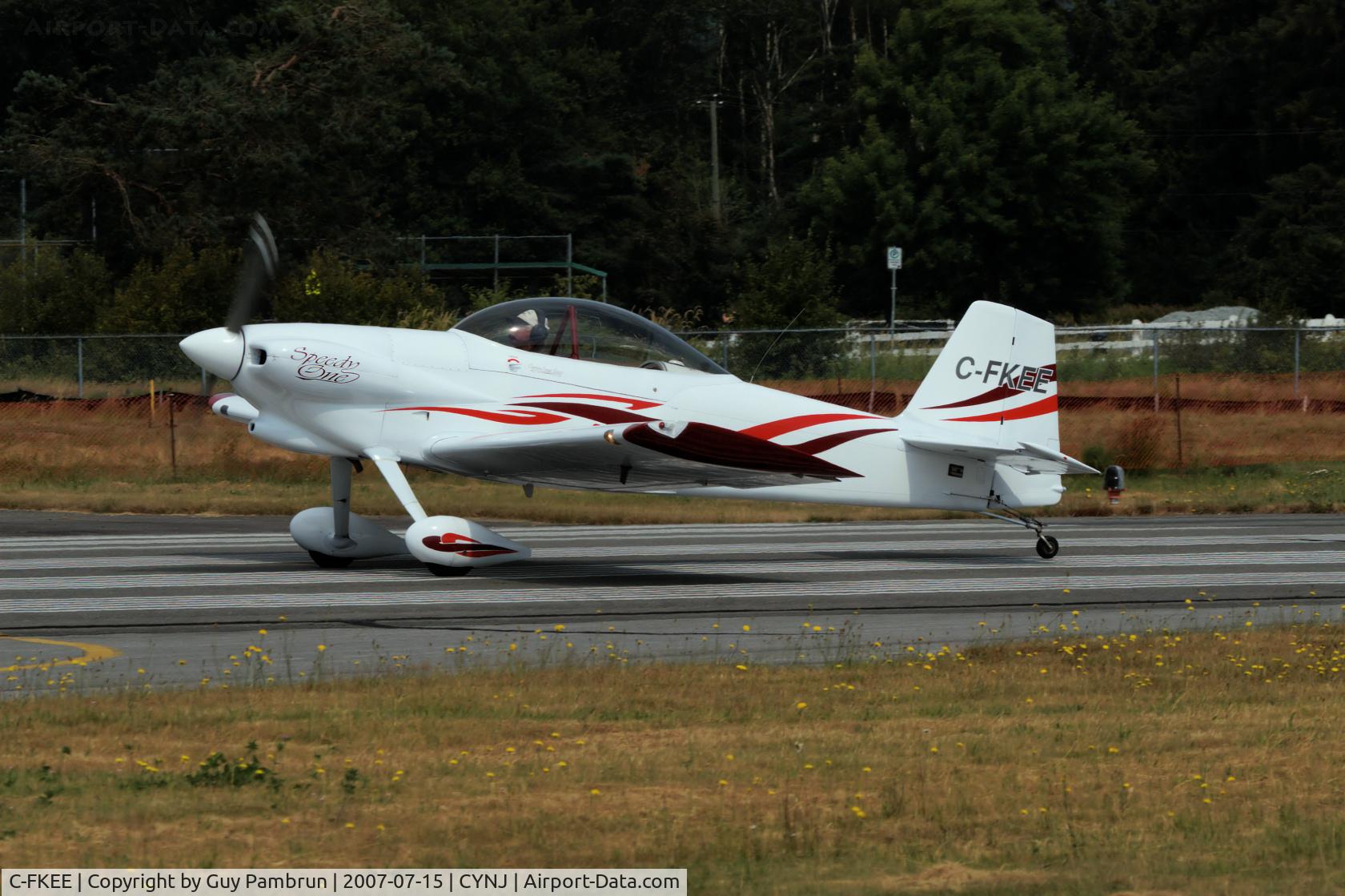 C-FKEE, 2003 Vans RV-4 C/N 2569, Lined up and ready to go