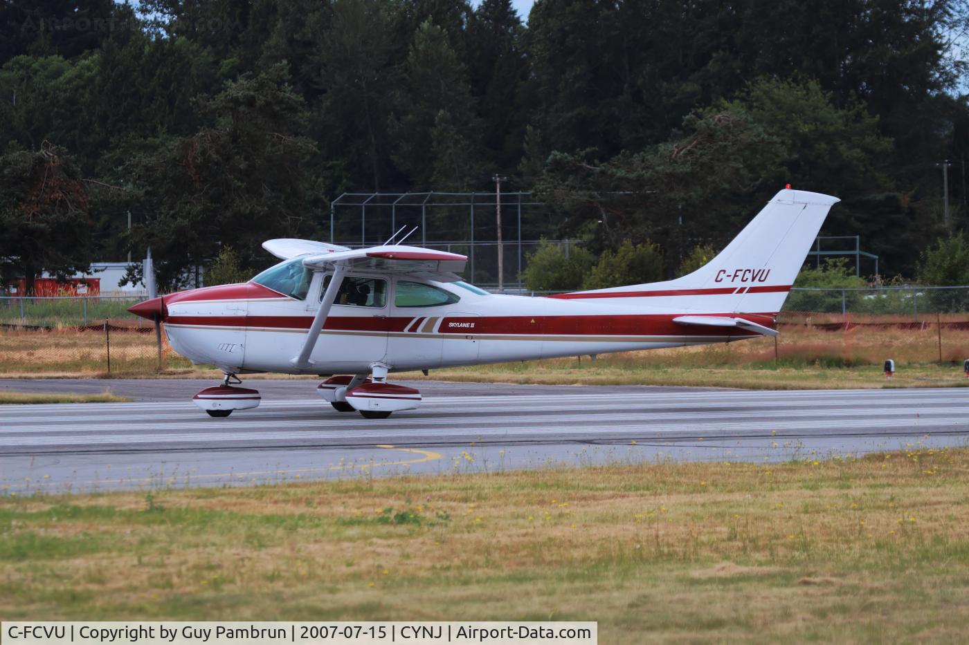 C-FCVU, 1978 Cessna 182Q Skylane C/N 18266592, Lining up for take off