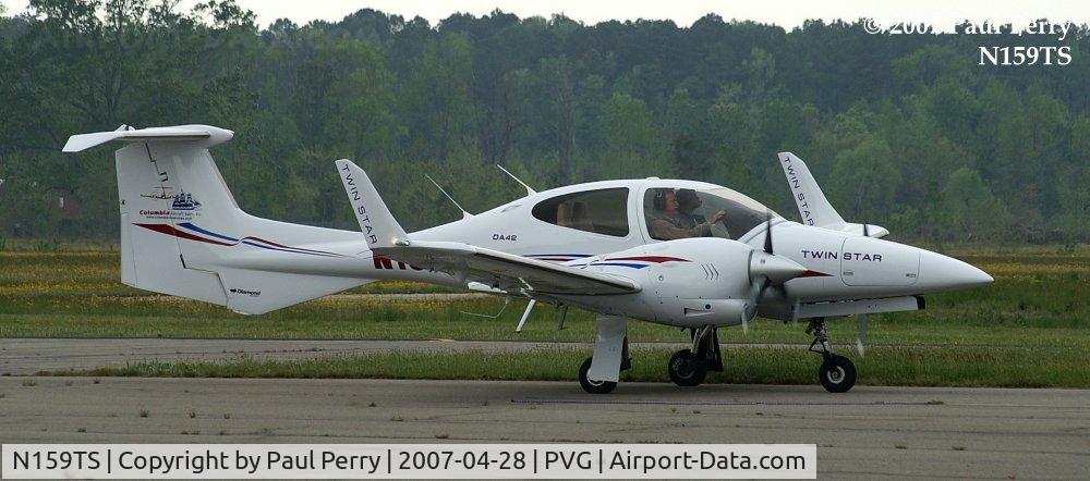 N159TS, 2006 Diamond DA-42 Twin Star C/N 42.138, Taxiing in, ready to take a spot