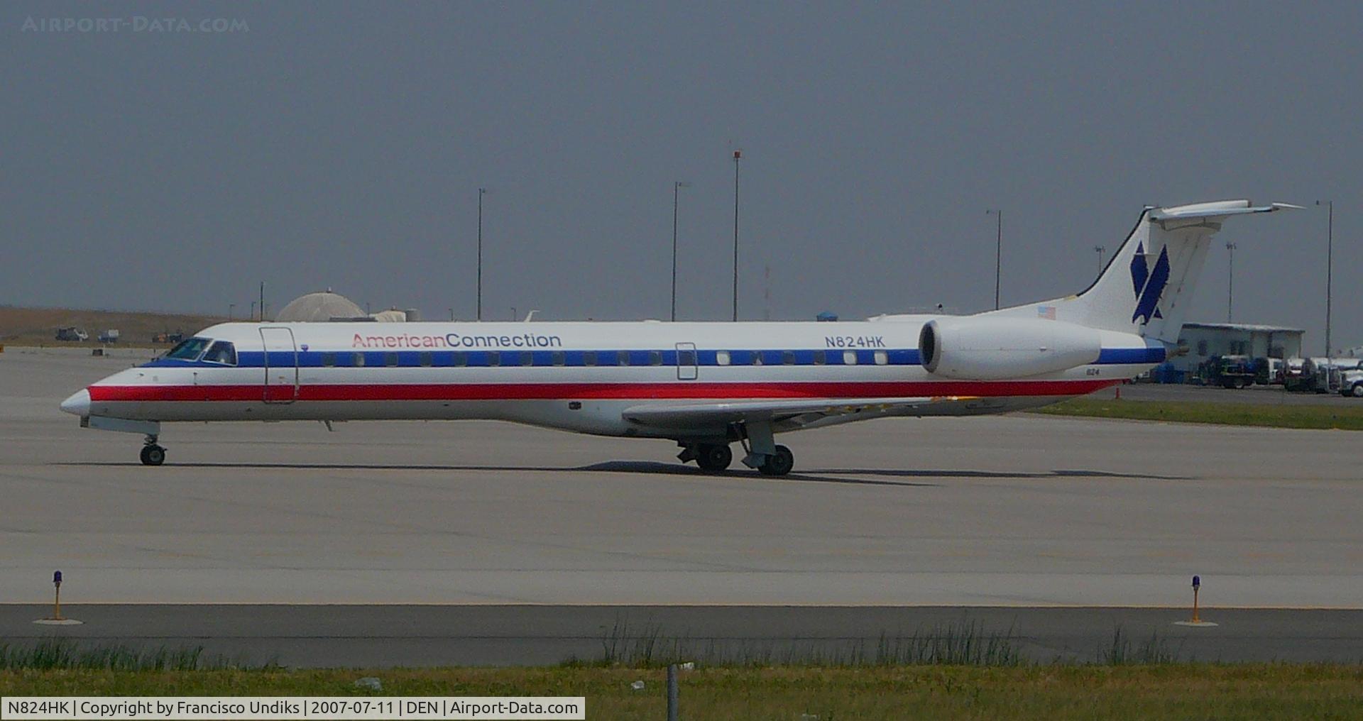 N824HK, 2001 Embraer ERJ-145LR (EMB-145LR) C/N 145498, American Connection EMB-145LR