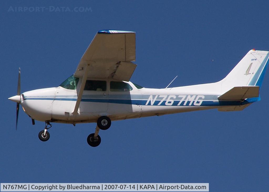 N767MG, 1977 Cessna 172N C/N 172-68575, Landing approach.