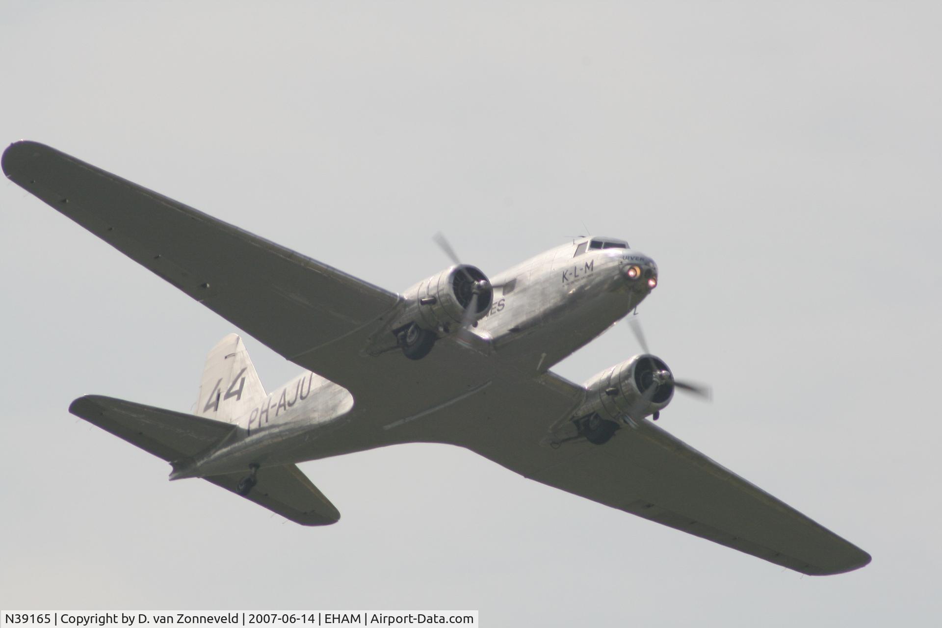 N39165, 1935 Douglas R2D-1 (DC-2) C/N 1404, In take-off after long period of restauration