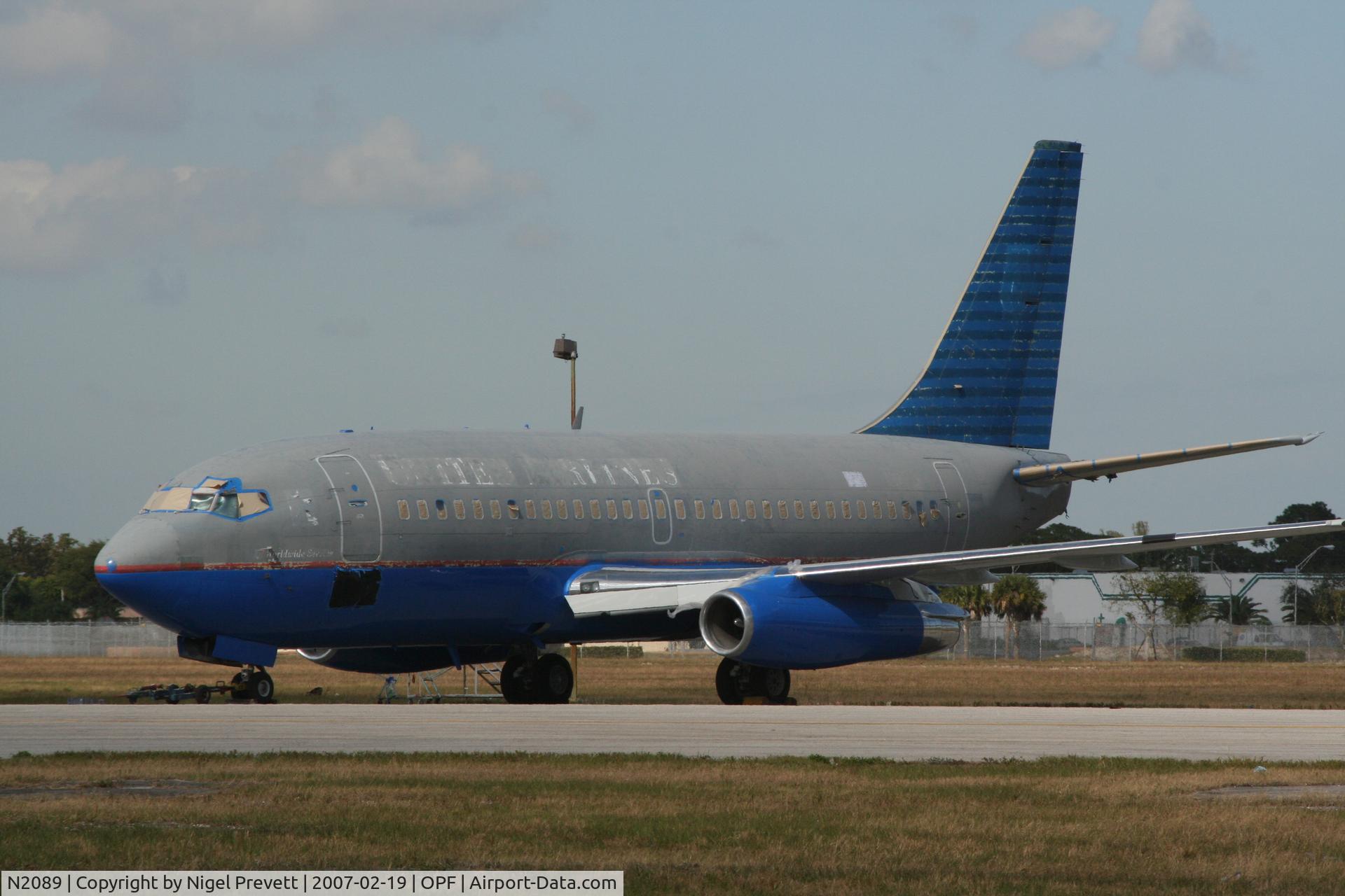 N2089, 1980 Boeing 737-291 C/N 22089, half retouched old United colors...still there 7/07!