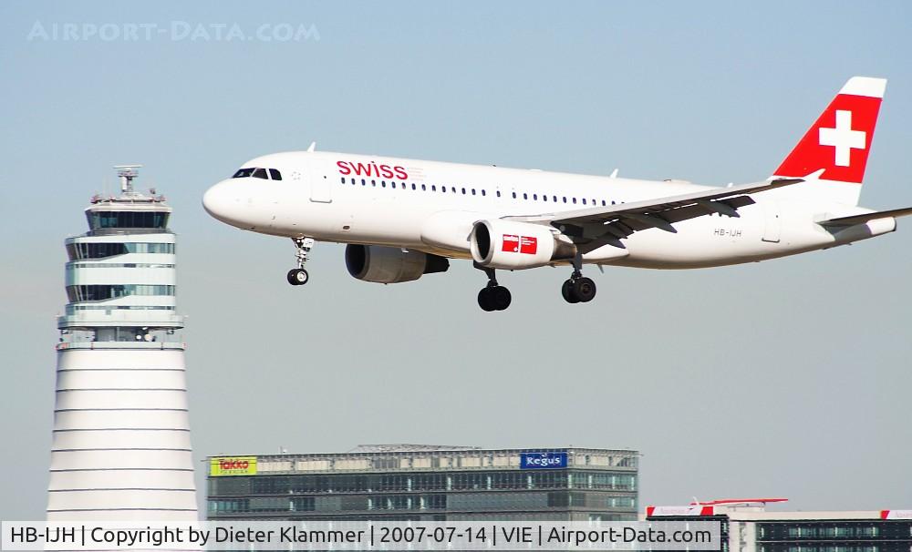 HB-IJH, 1996 Airbus A320-214 C/N 574, SWISS A319-214 on finale off RWY 16