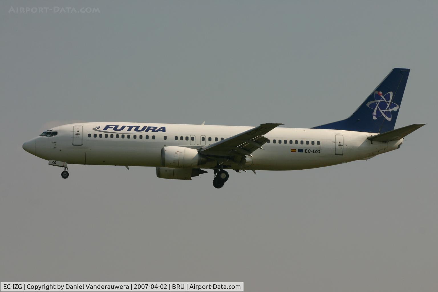 EC-IZG, 1994 Boeing 737-46J C/N 27213, shortly before landing on rwy 02