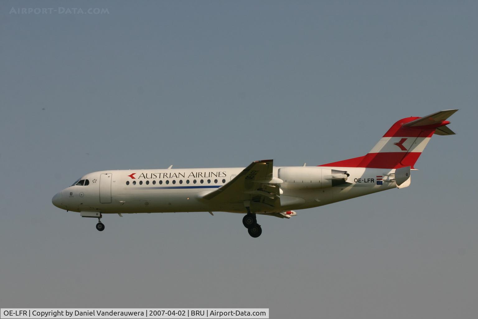OE-LFR, 1996 Fokker 70 (F-28-0070) C/N 11572, shortly before landing on rwy 02