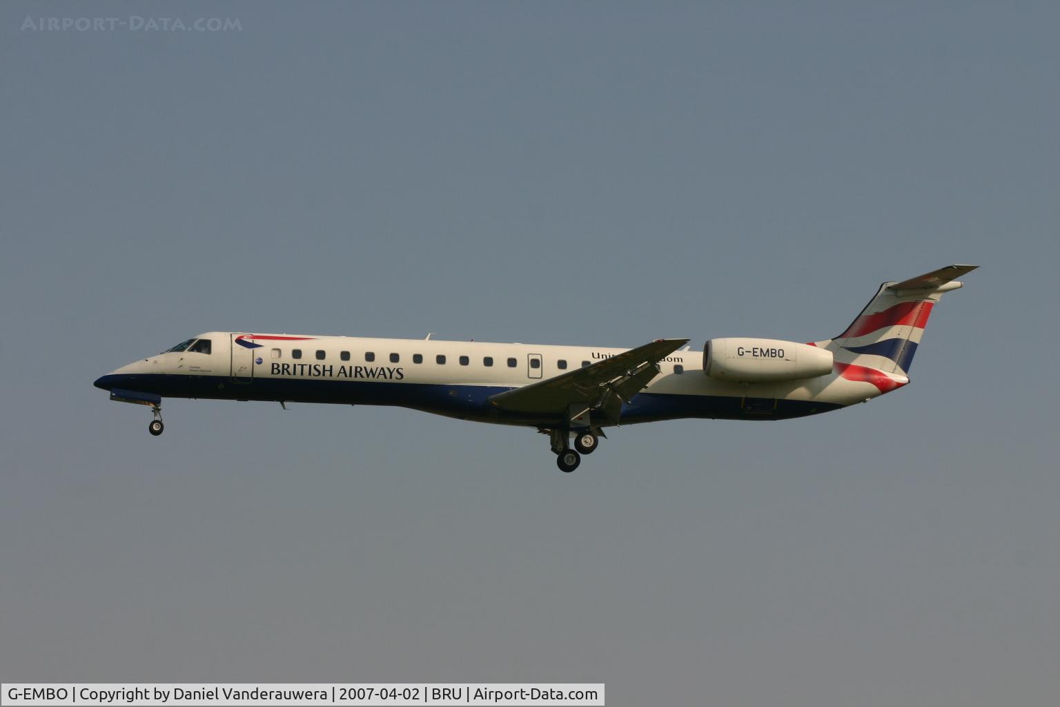 G-EMBO, 2000 Embraer EMB-145EU (ERJ-145EU) C/N 145219, shortly before landing on rwy 02