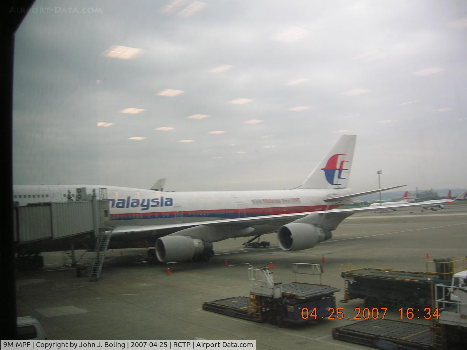 9M-MPF, 1994 Boeing 747-4H6 C/N 27043, Loading at Chaing Kia Shek for flight to Kuala Lumpur