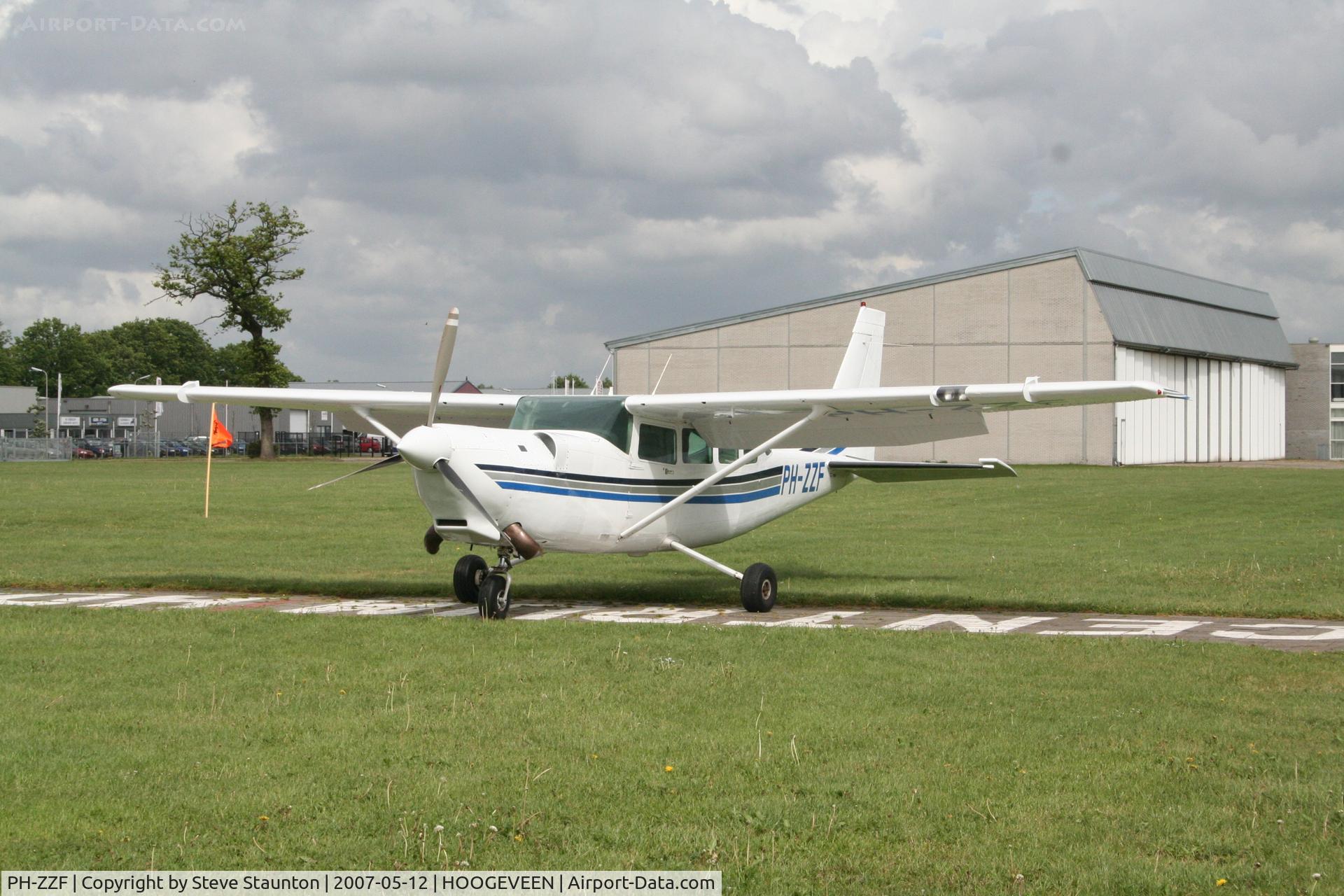 PH-ZZF, 1982 Cessna T207A C/N 207-00747, Taken on a recent Aeroprint tour @ Hoogeveen