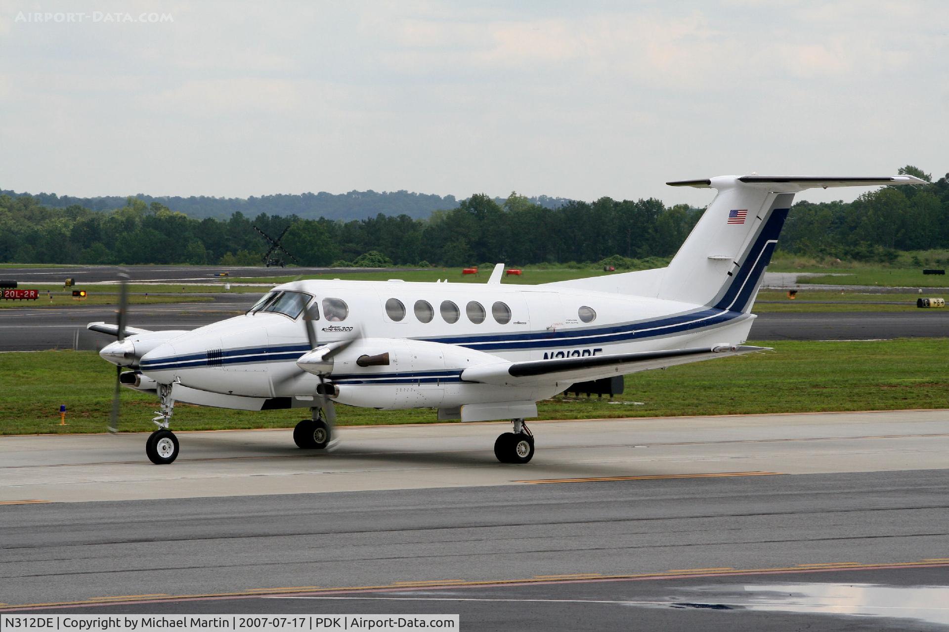 N312DE, 1985 Beech 300 C/N FA-49, Taxing to Epps Air Service