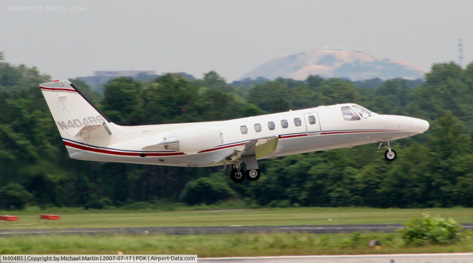 N404BS, 1982 Cessna 550 C/N 550-0403, Taking off from Runway 20L
