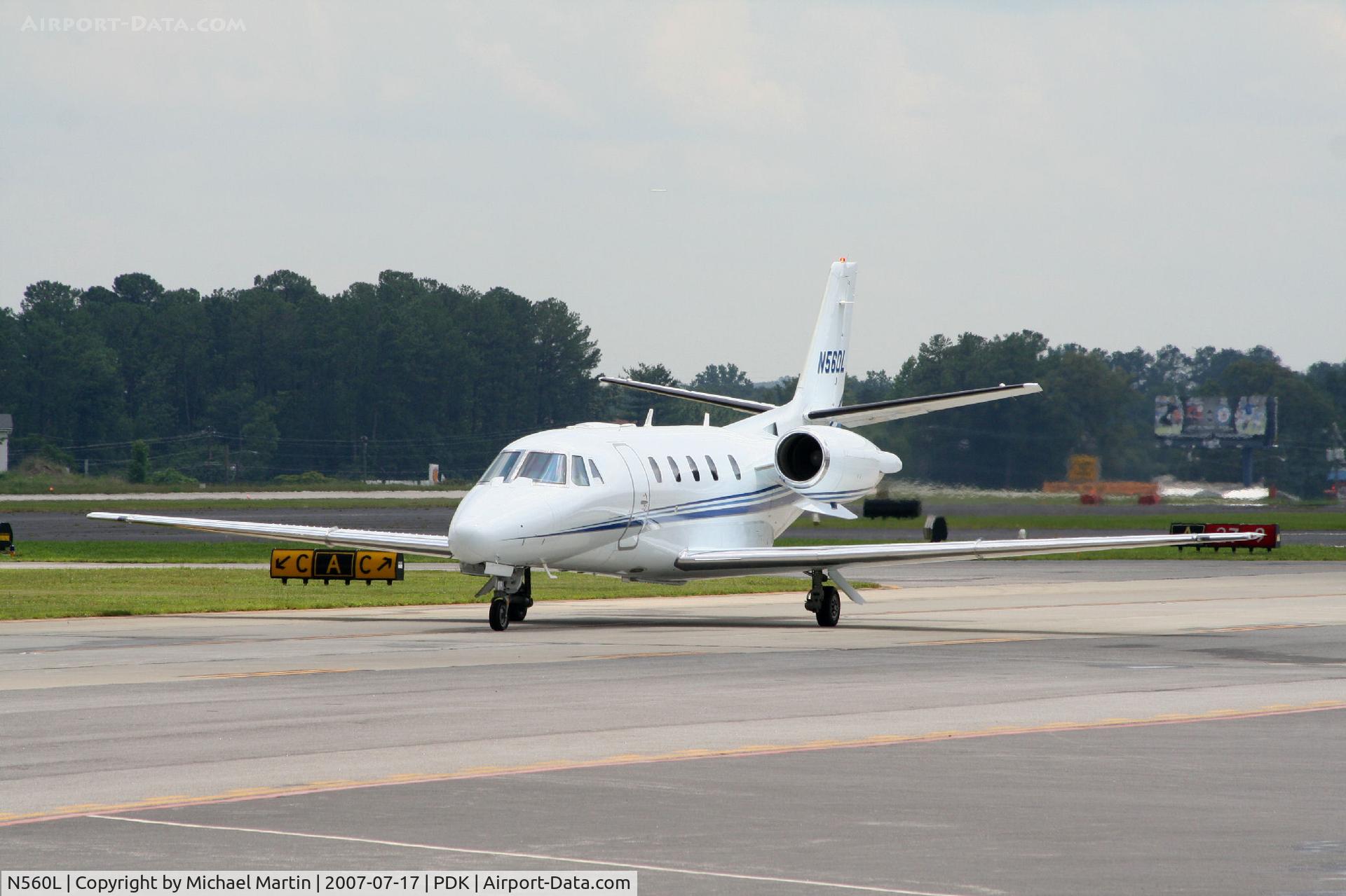 N560L, 1998 Cessna 560XLS Citation Excel C/N 560-5011, Taxing to Epps Air Service
