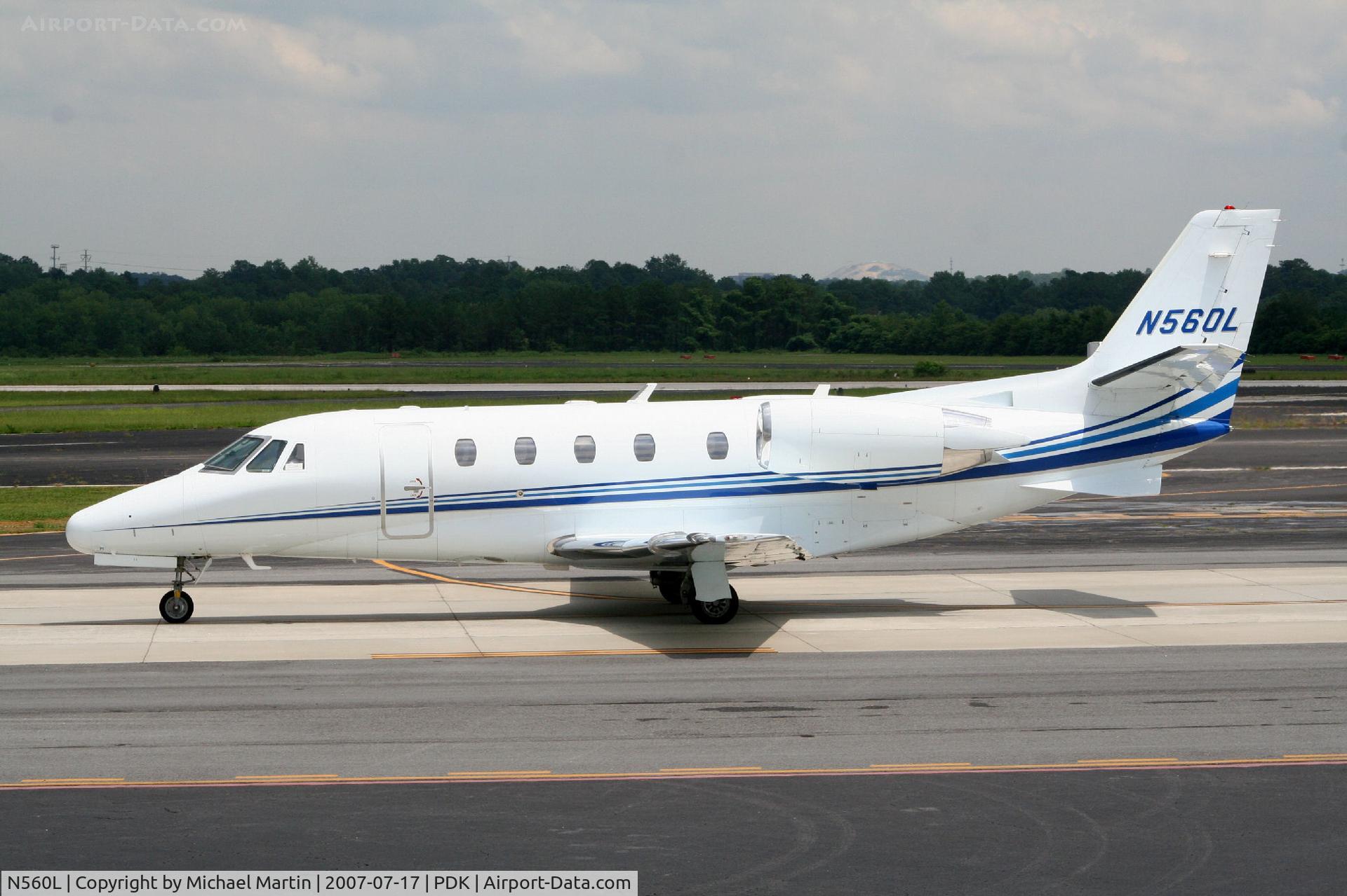 N560L, 1998 Cessna 560XLS Citation Excel C/N 560-5011, Taxing to Epps Air Service