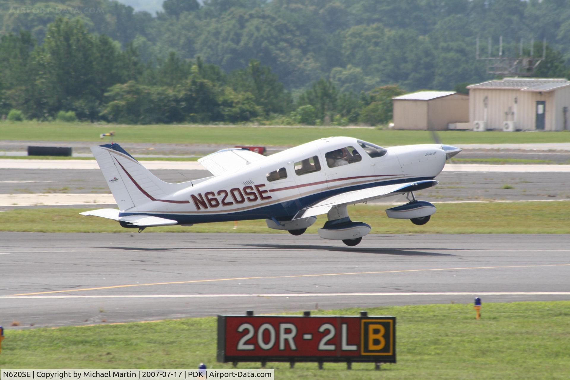 N620SE, 2005 Piper PA-28-181 C/N 2843620, Bouncing into a landing