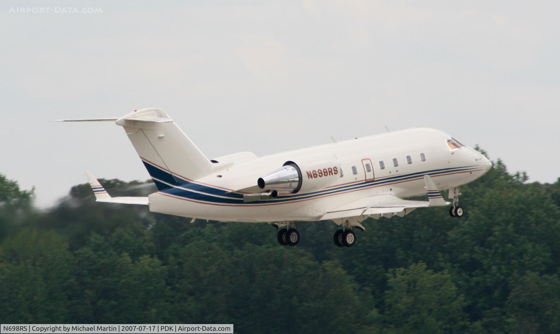 N698RS, 2000 Bombardier Challenger 604 (CL-600-2B16) C/N 5460, Taking off from Runway 20L
