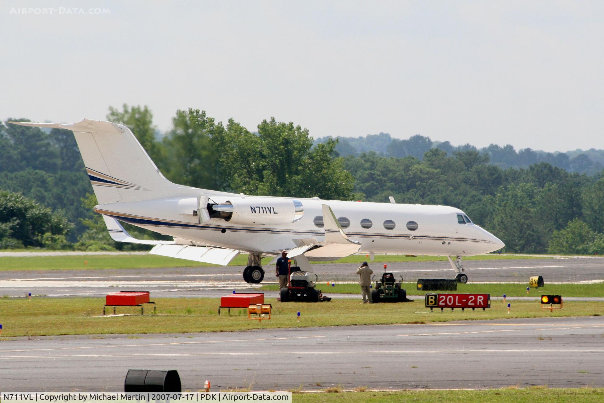 N711VL, 1972 Grumman G-1159 Gulfstream II C/N 120, What a great place to watch planes from!