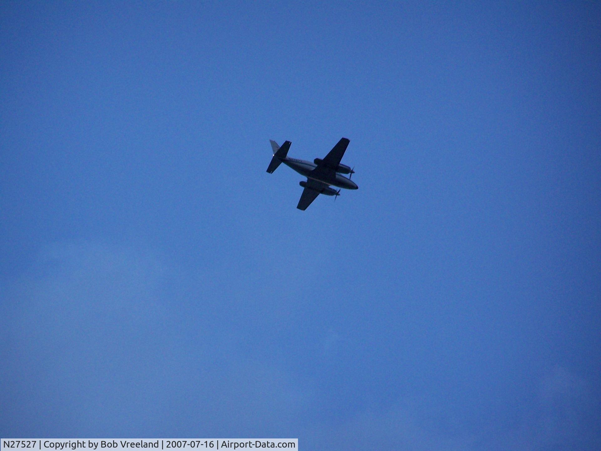 N27527, 1977 Piper PA-31-350 Chieftain C/N 31-7852044, Flying over Oregon City, OR
