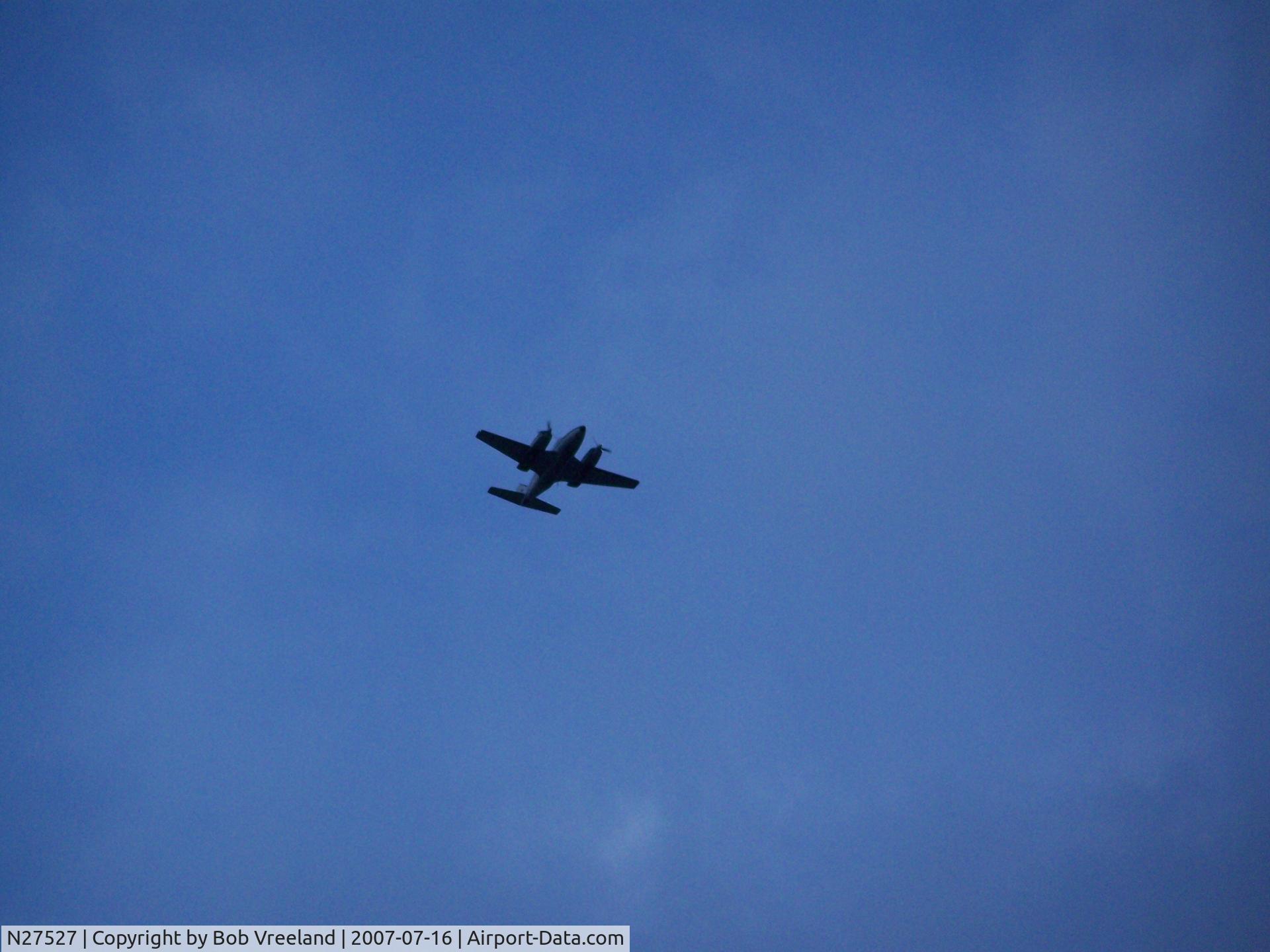 N27527, 1977 Piper PA-31-350 Chieftain C/N 31-7852044, Flying over Oregon City, OR