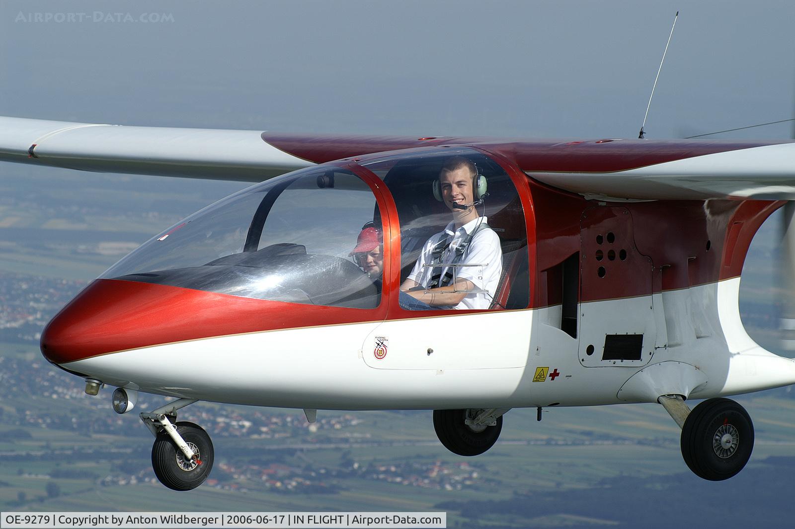 OE-9279, Brditschka HB-23/2400 Hobbyliner C/N 23019, abeam Berndorf / Austria