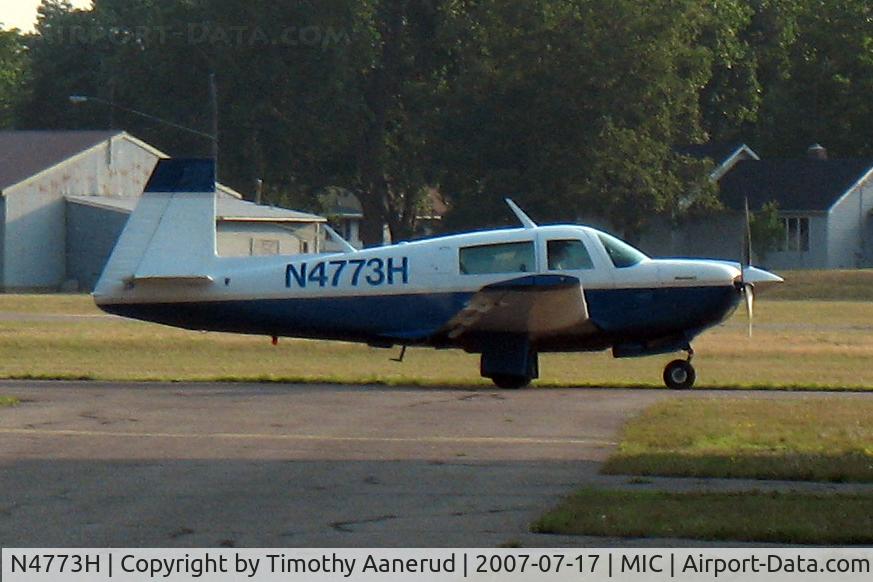 N4773H, 1979 Mooney M20J 201 C/N 24-0866, taxing to its hanagar