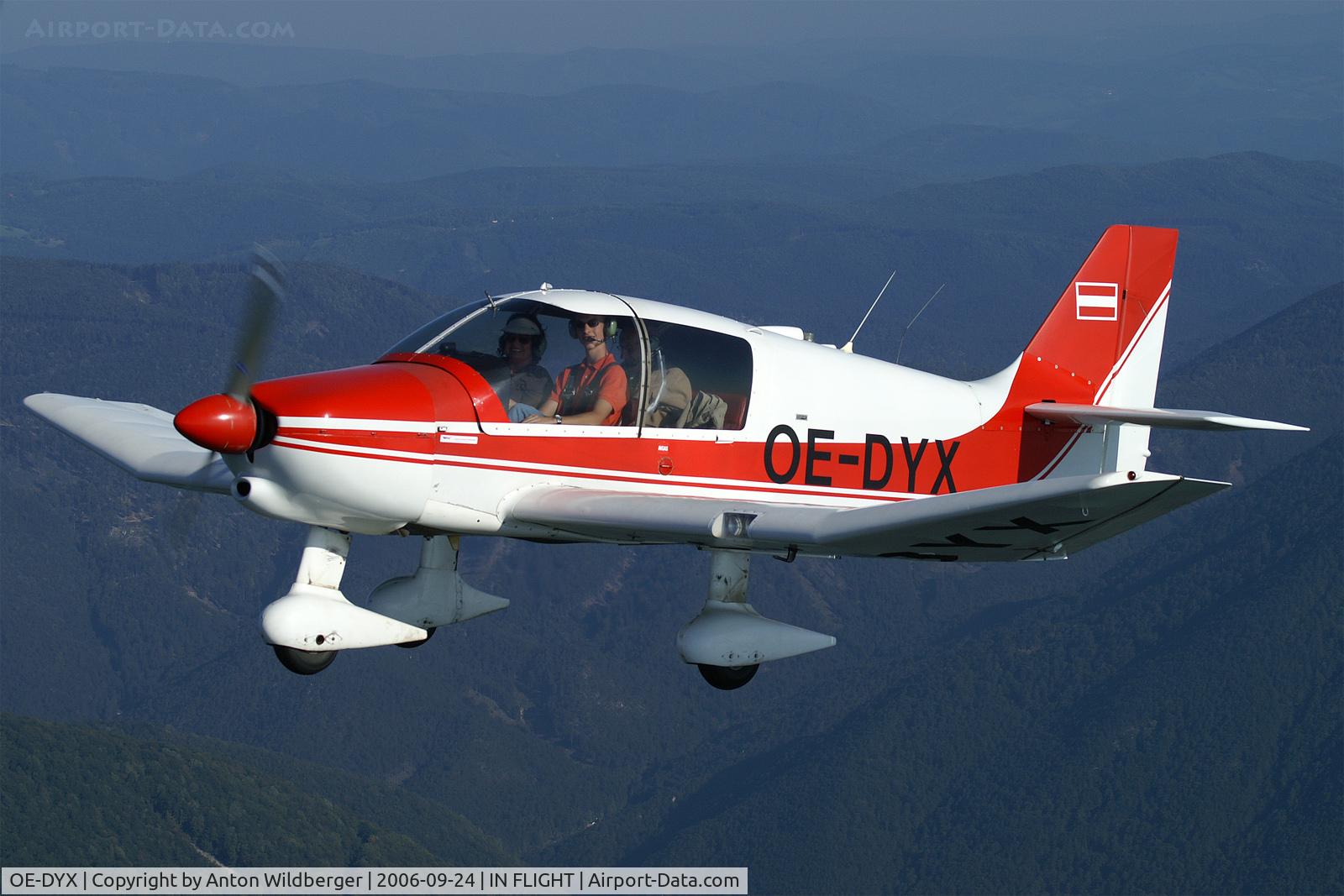 OE-DYX, Robin DR-400-120 Dauphin C/N 1559, abeam Hohe Wand / Austria