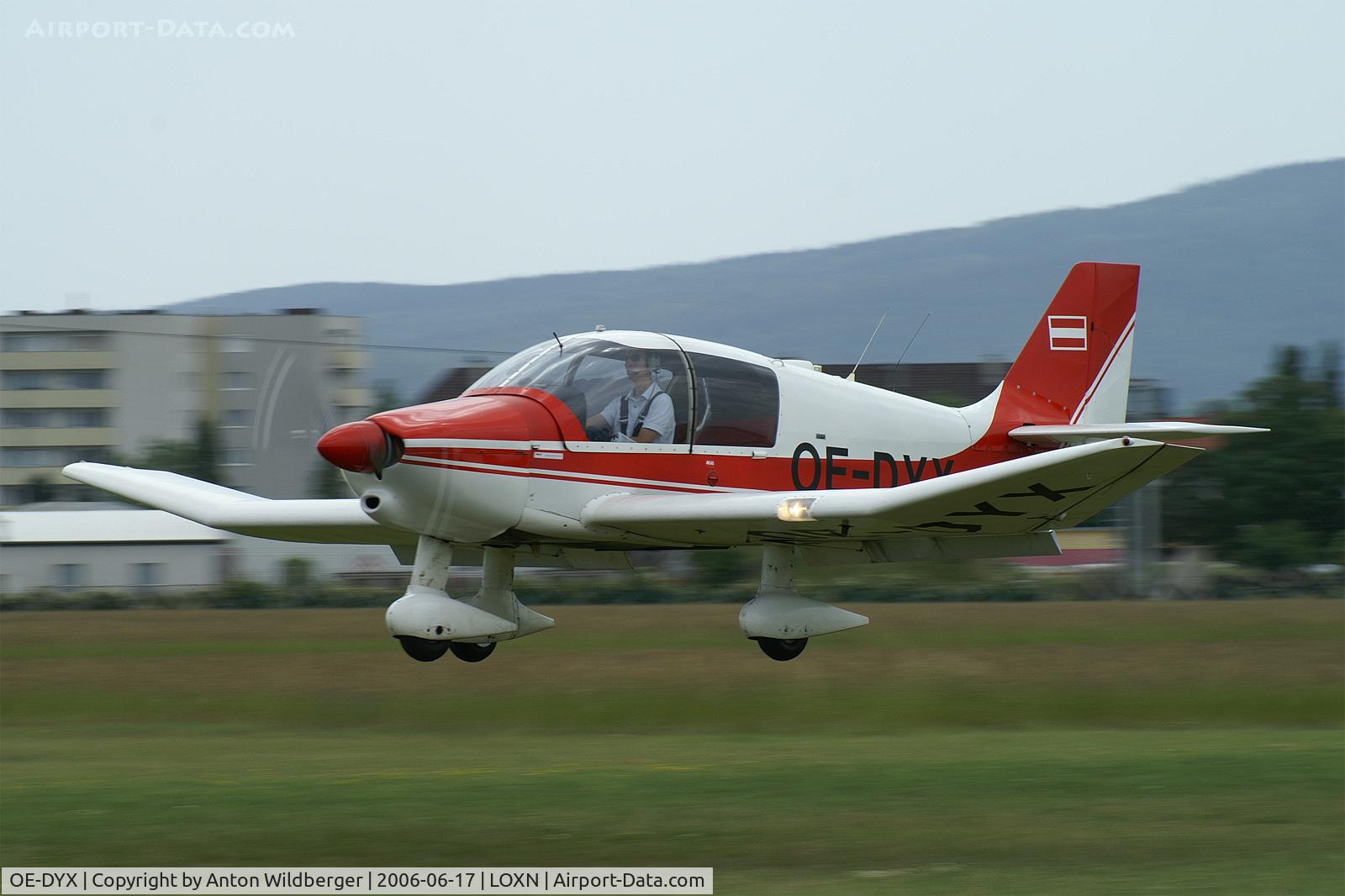 OE-DYX, Robin DR-400-120 Dauphin C/N 1559, short final
