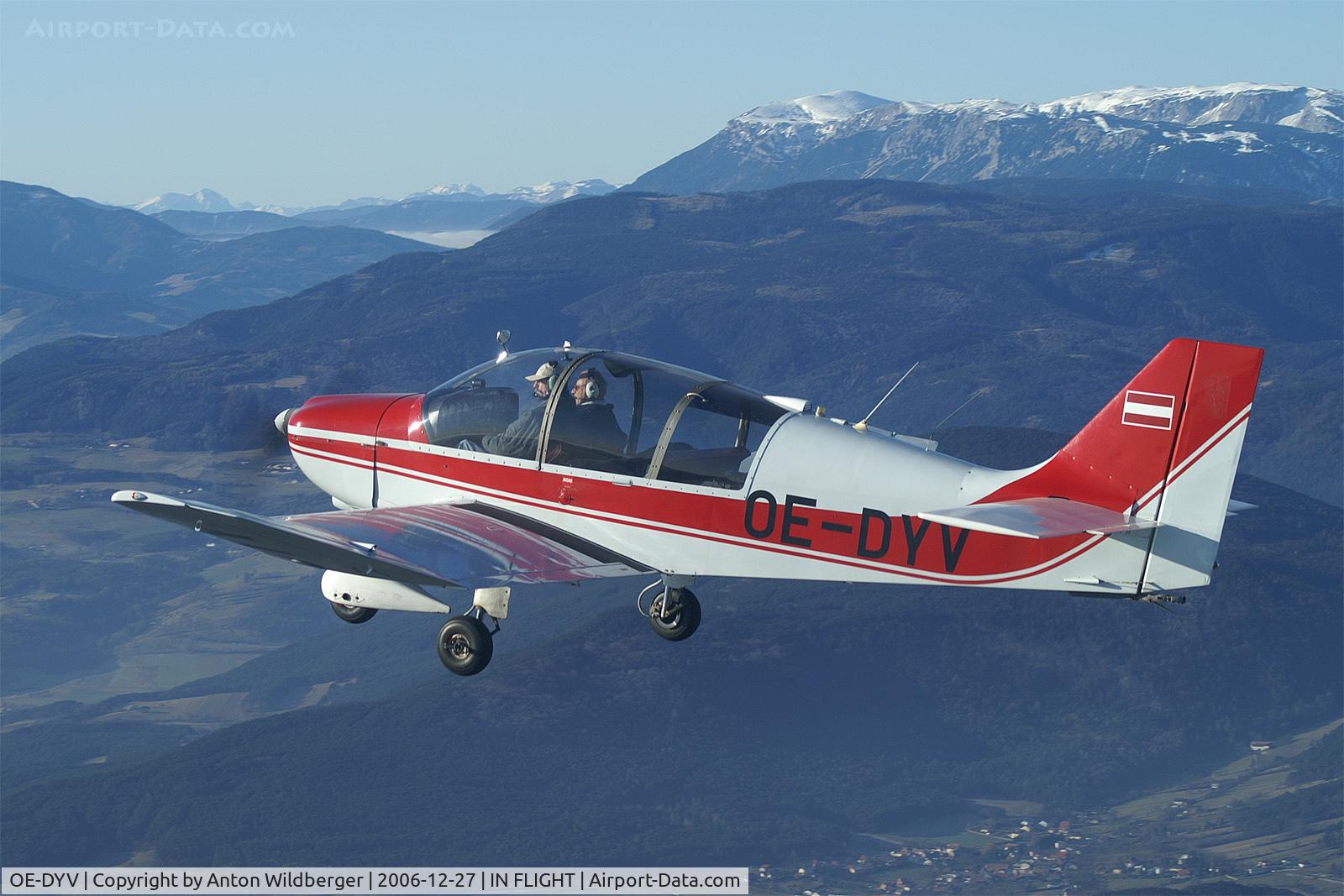 OE-DYV, Robin DR-400-180R Remorqueur Regent C/N 1562, Mountain Rax visible in the back / Austria