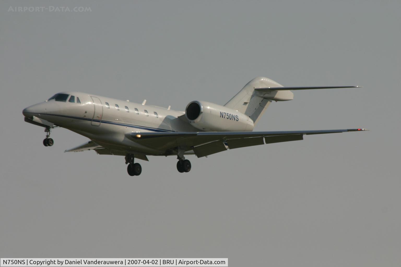N750NS, 2001 Cessna 750 Citation X Citation X C/N 750-0172, descending to rwy 02
