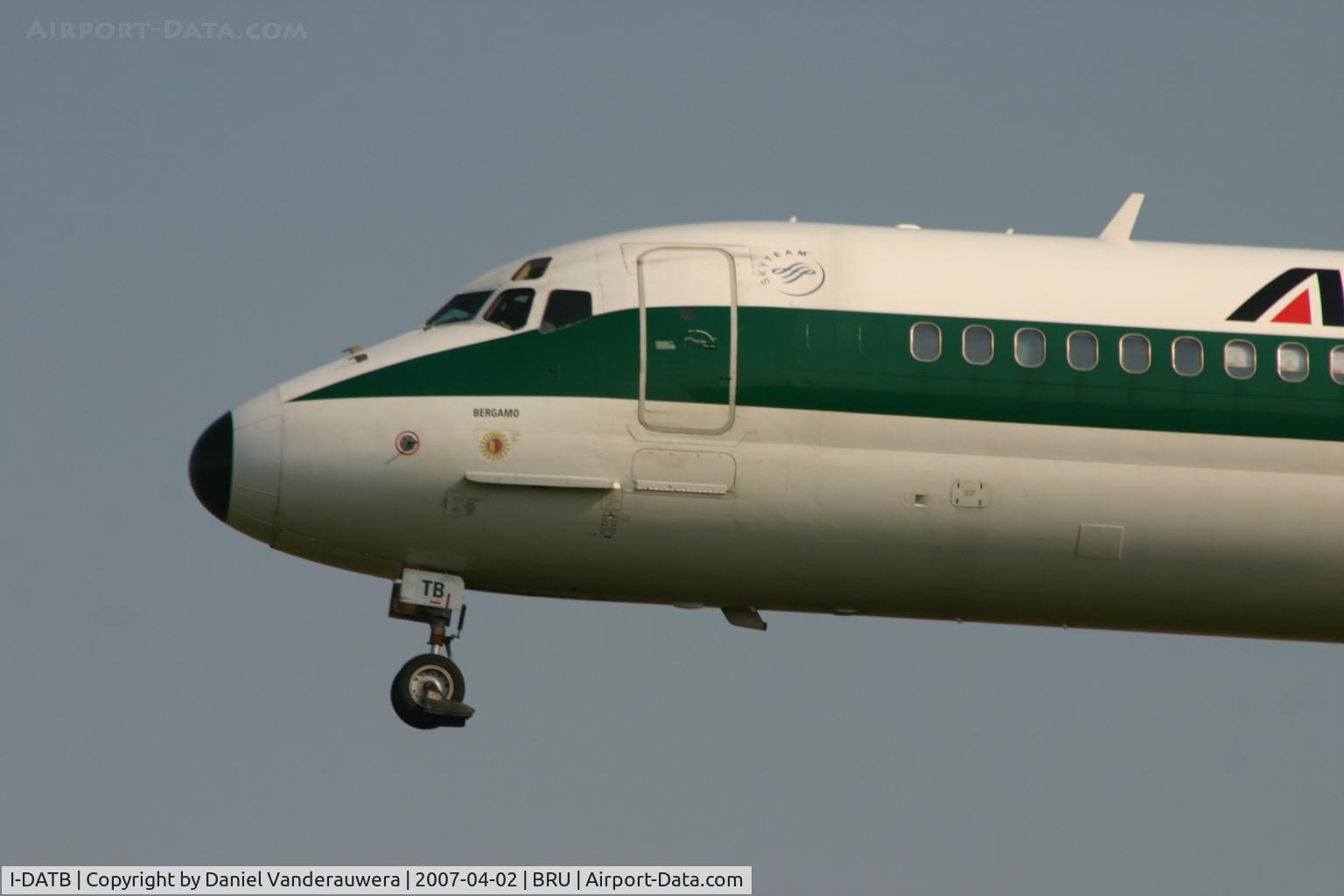 I-DATB, 1994 McDonnell Douglas MD-83 (DC-9-83) C/N 53221/2079, descending to rwy 25L