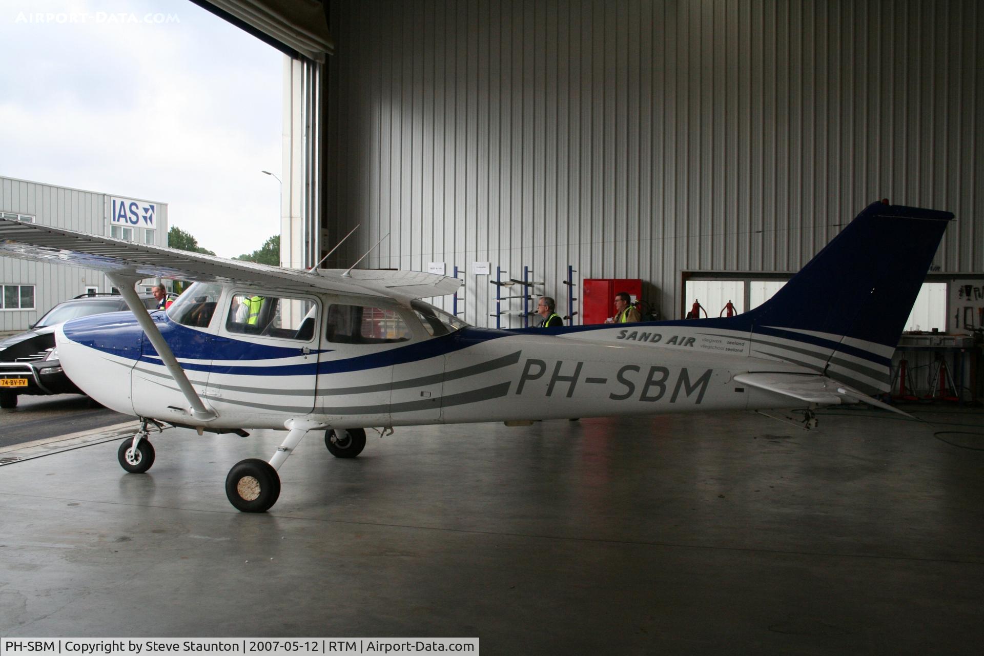 PH-SBM, 1977 Reims F172N Skyhawk C/N 1637, Taken on a recent Aeroprint tour @ Rotterdam