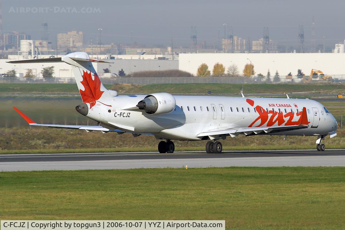 C-FCJZ, 2005 Canadair CRJ-705ER (CL-600-2D15) Regional Jet C/N 15040, Departing RWY33L.