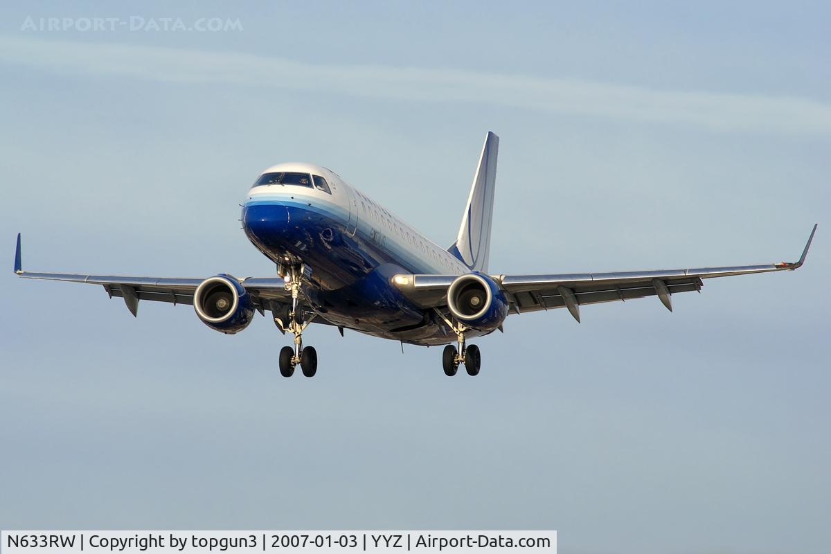 N633RW, 2004 Embraer 170SE (ERJ-170-100SE) C/N 17000054, Short final for RWY23.