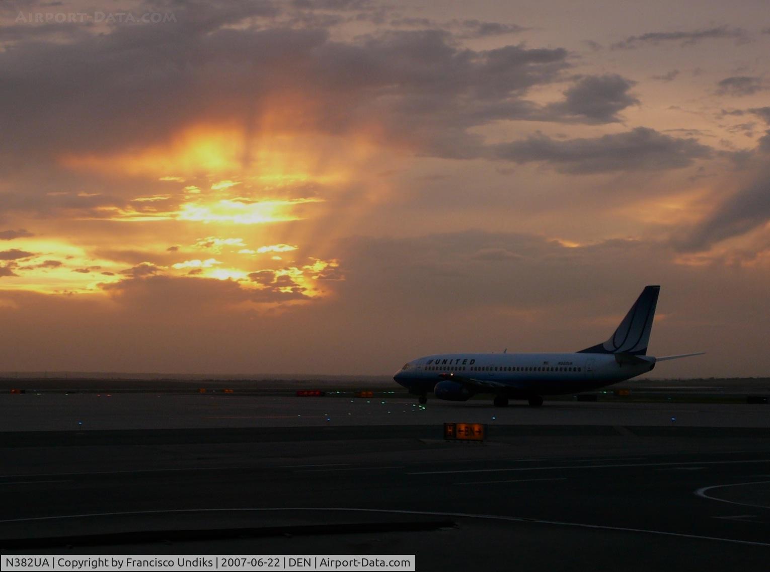 N382UA, 1990 Boeing 737-322 C/N 24657, United Airlines 737-300. Off into the sunset.