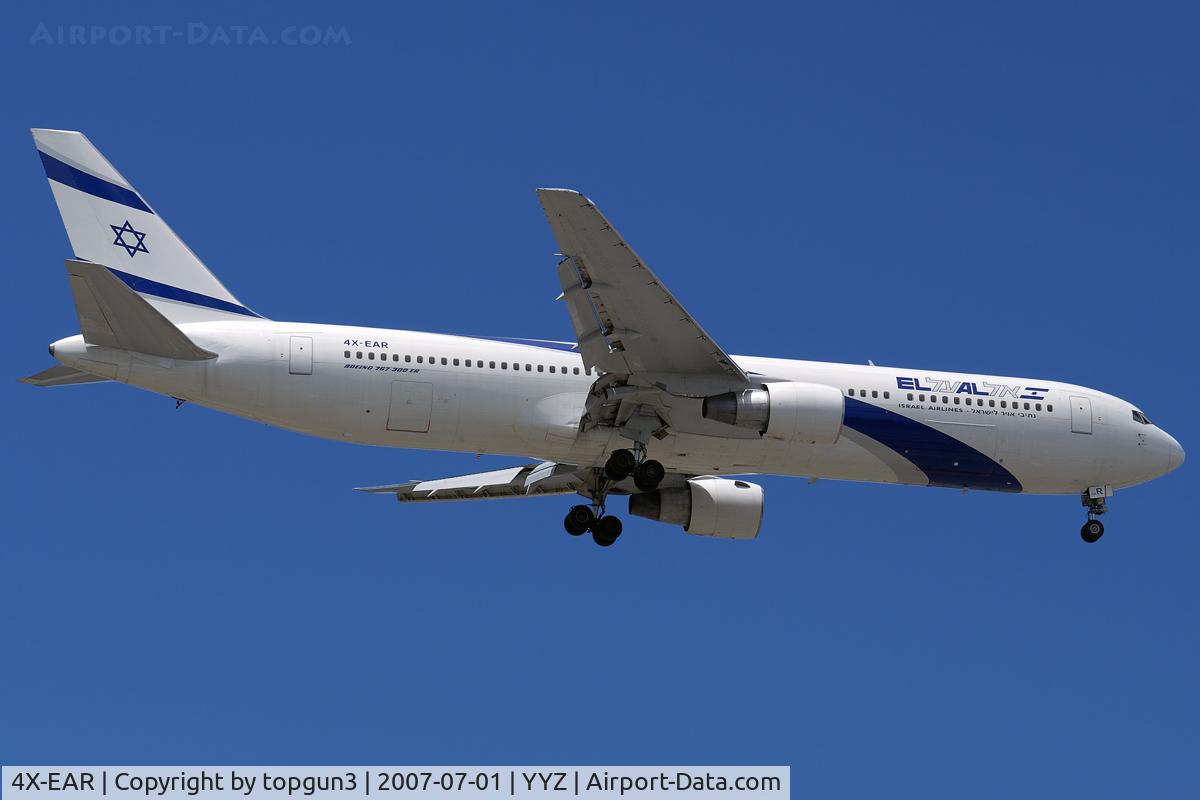4X-EAR, 1995 Boeing 767-352/ER C/N 26262, Short final for RWY05.