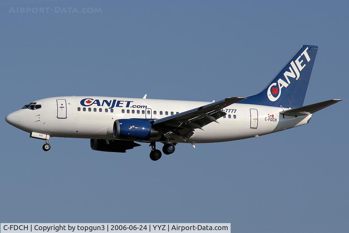 C-FDCH, 1993 Boeing 737-522 C/N 26700, Short final for RWY05.