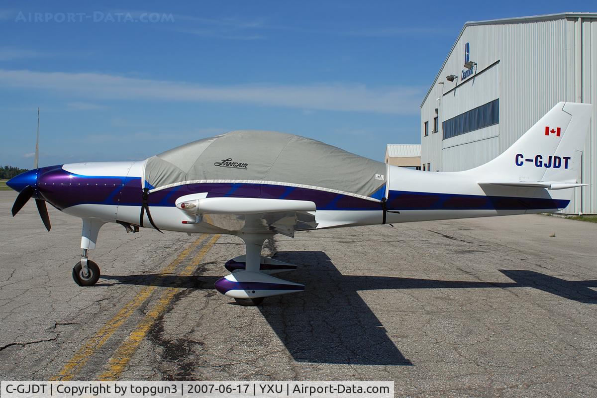 C-GJDT, 1999 Lancair Super ES C/N ES-015, Parked in front of Diamond Flight Centre
