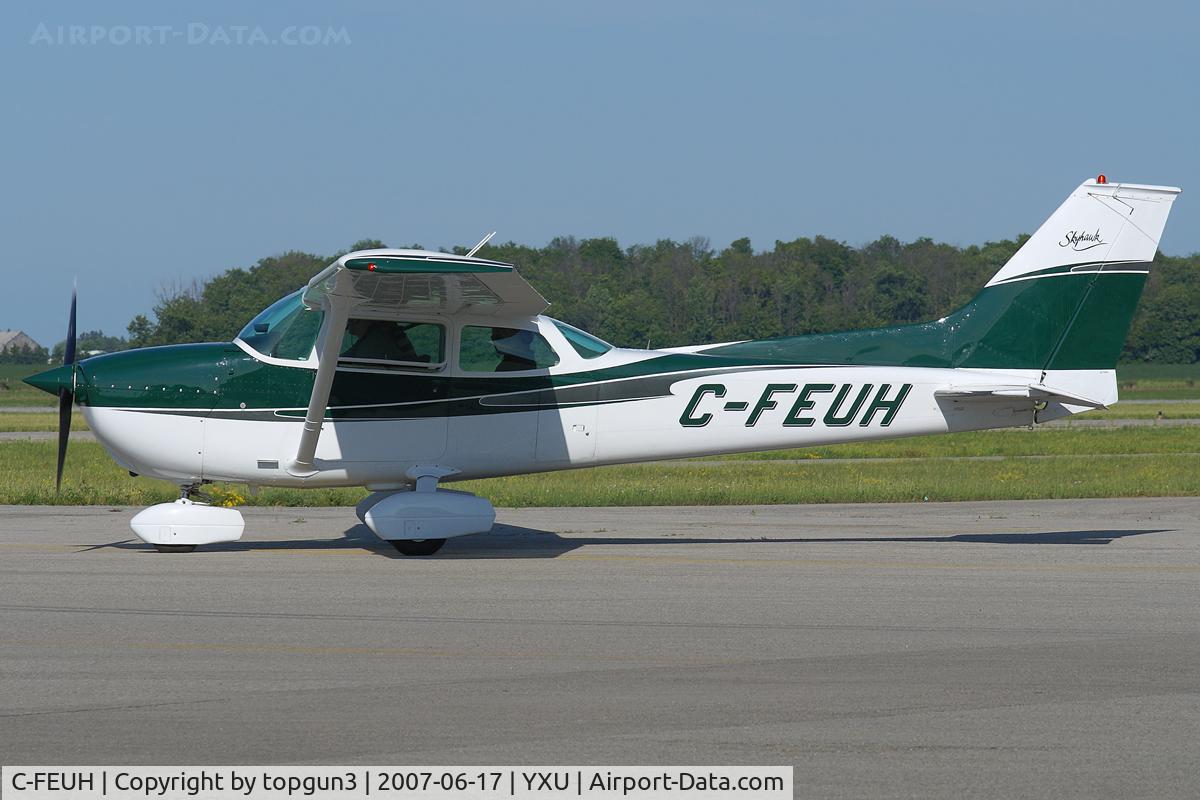 C-FEUH, 1974 Cessna 172M C/N 17262747, Taxiing on Alpha.