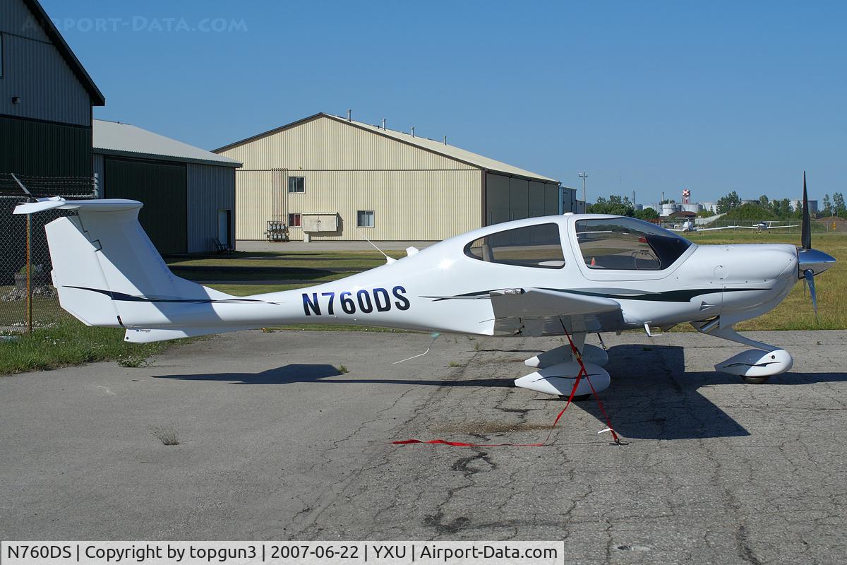 N760DS, 2007 Diamond DA-40 Diamond Star C/N 40.760, Parked in front of Diamond Flight Centre