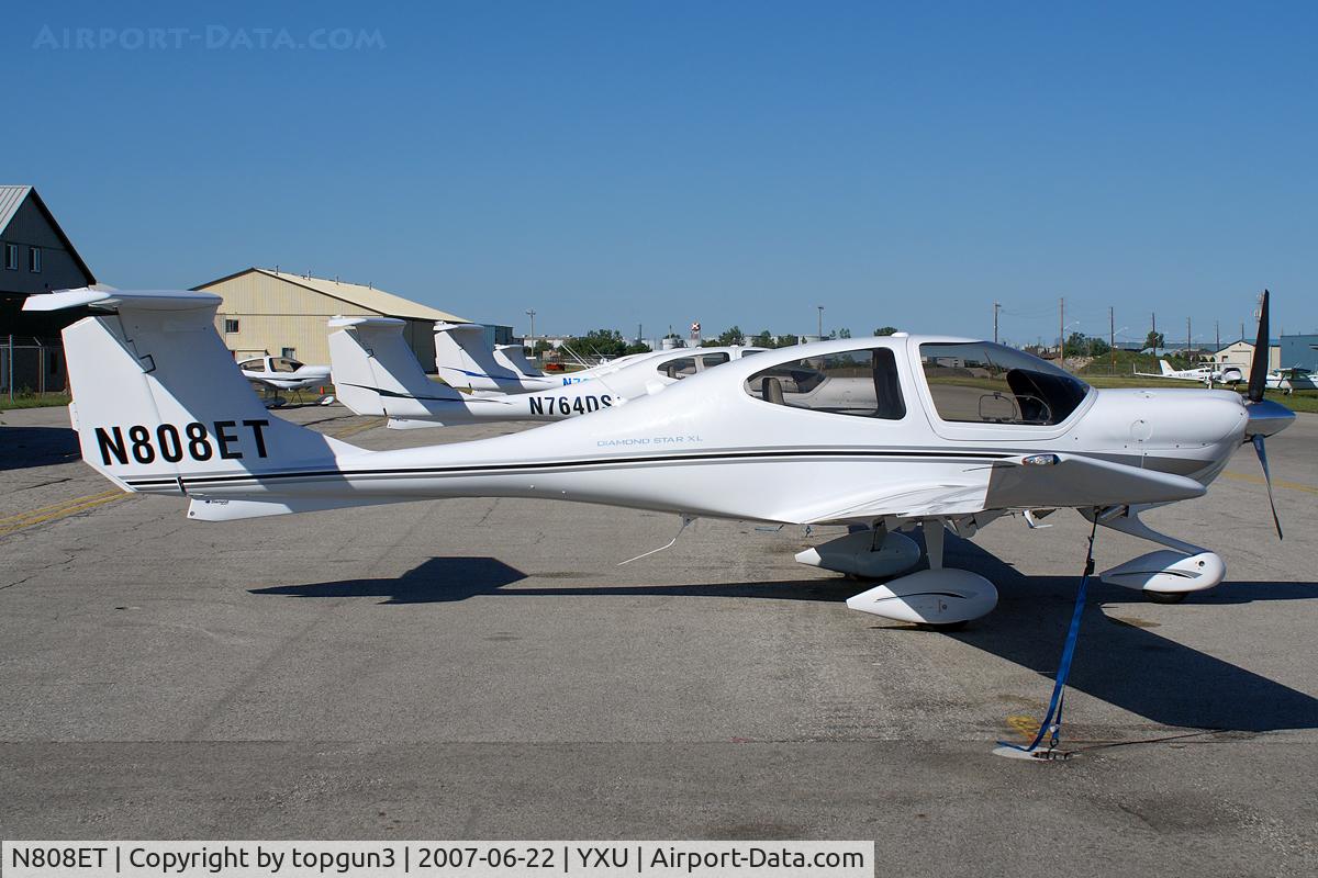 N808ET, 2007 Diamond DA-40 Diamond Star C/N 40.808, Parked in front of Katana Kafe.