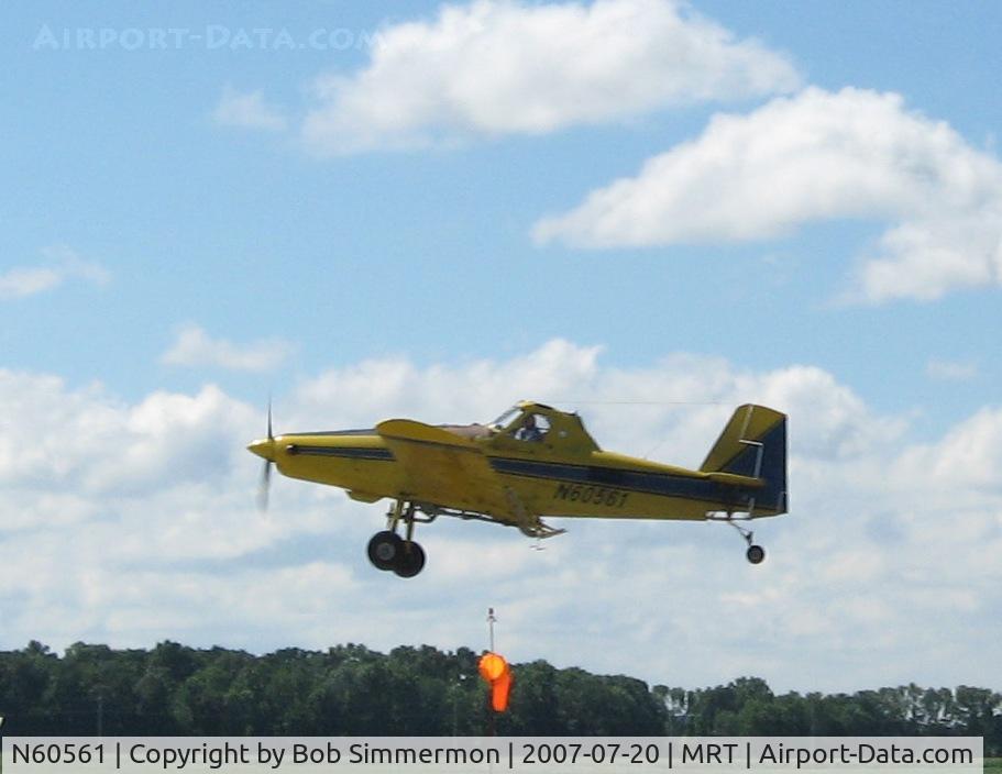N60561, 1995 Air Tractor Inc AT-502B C/N 502B-0343, Fully loaded with fungicide for the corn, departing 9 at Marysville, OH.