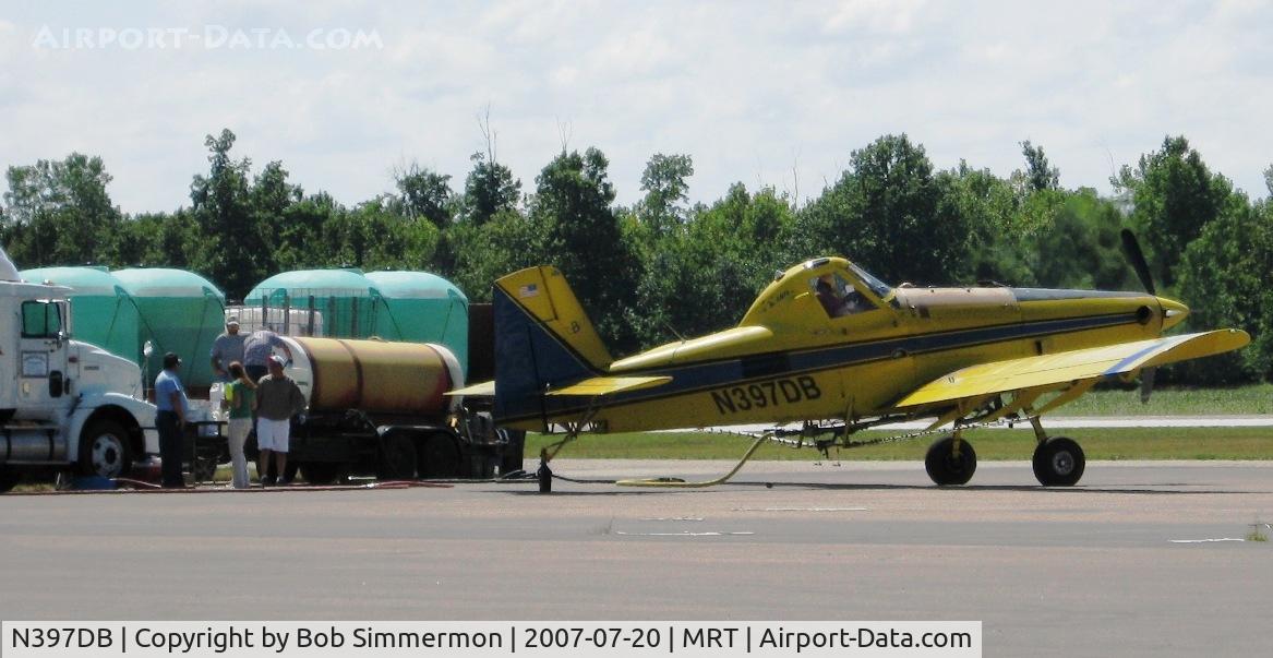 N397DB, 1997 Air Tractor Inc AT-502B C/N 502B-0418, Loading up with more chemical for the Ohio corn.