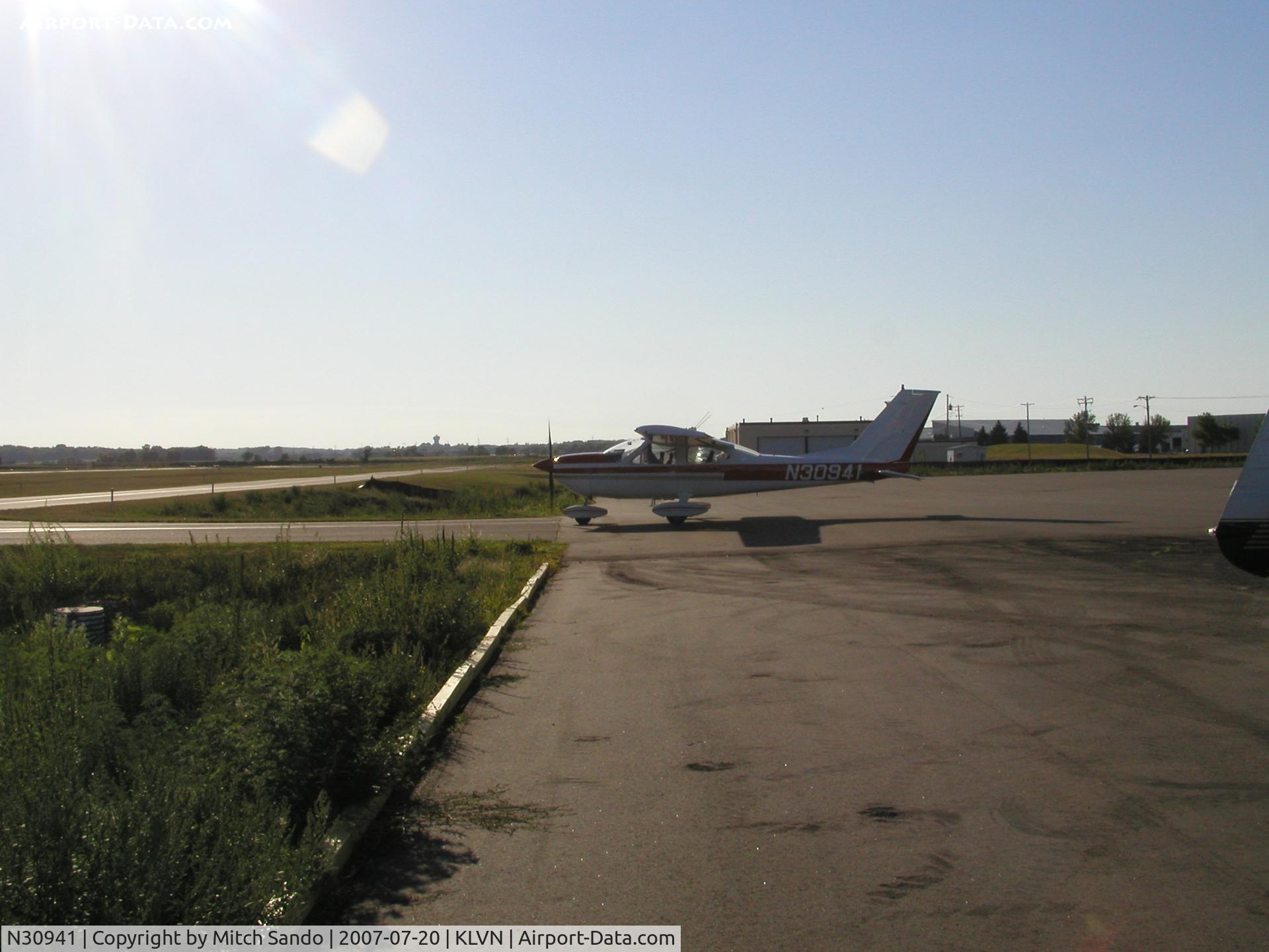 N30941, 1970 Cessna 177B Cardinal C/N 17701557, Cessna Cardinal taxiing for Runway 12 departure.