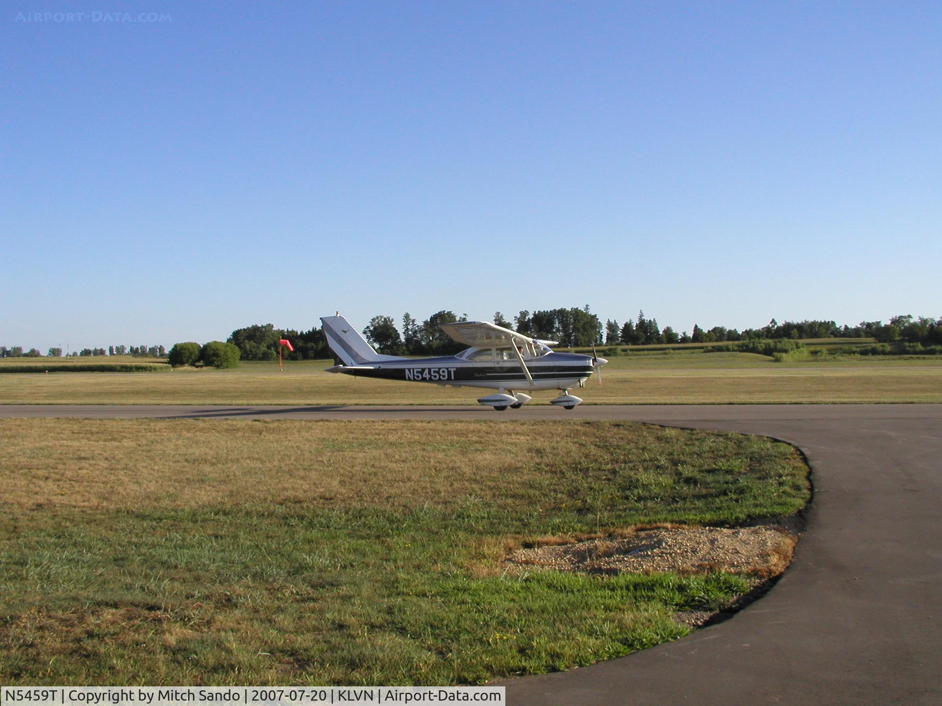 N5459T, 1964 Cessna 172E C/N 17251359, Taxiing for Runway 12 departure.